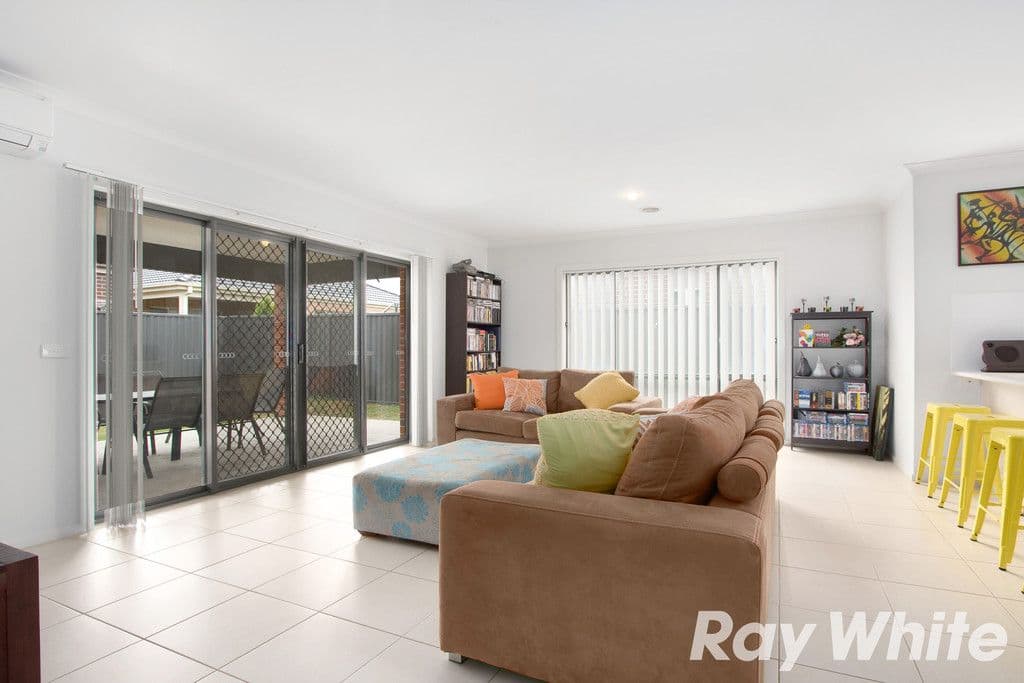 24 Joseph Banks Drive, Pakenham VIC 3810, Pakenham - Thumbnail 3