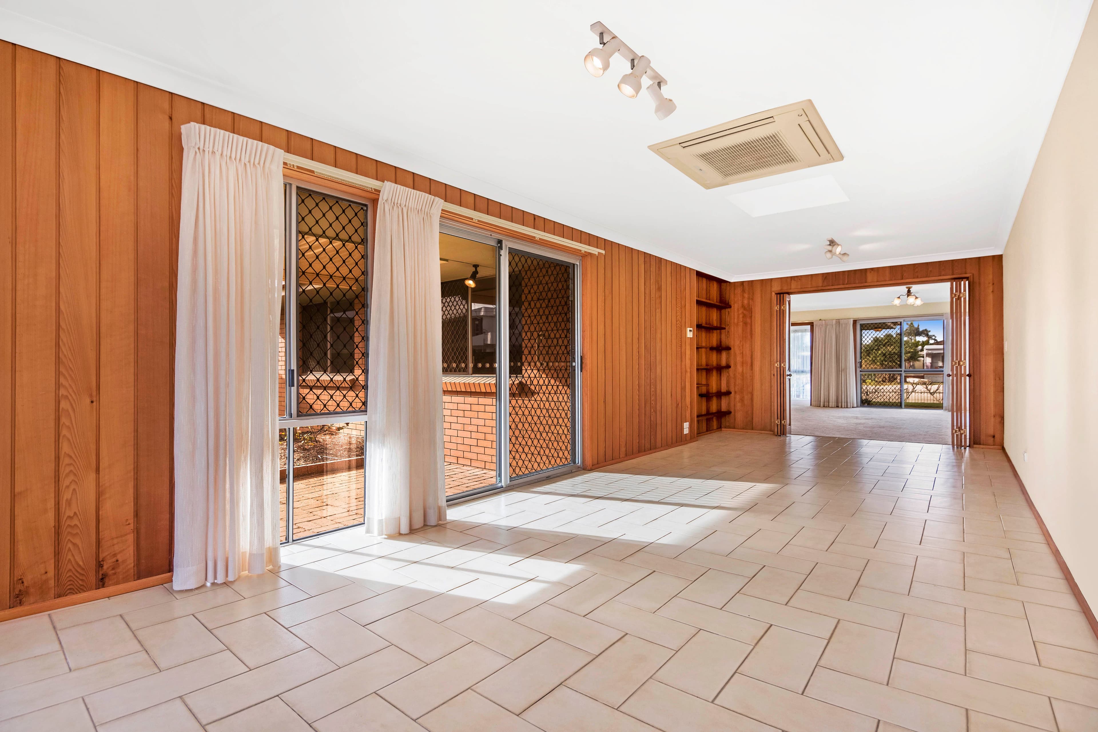16 Marlin Court, Palm Beach QLD 4221, Palm Beach - Thumbnail 7