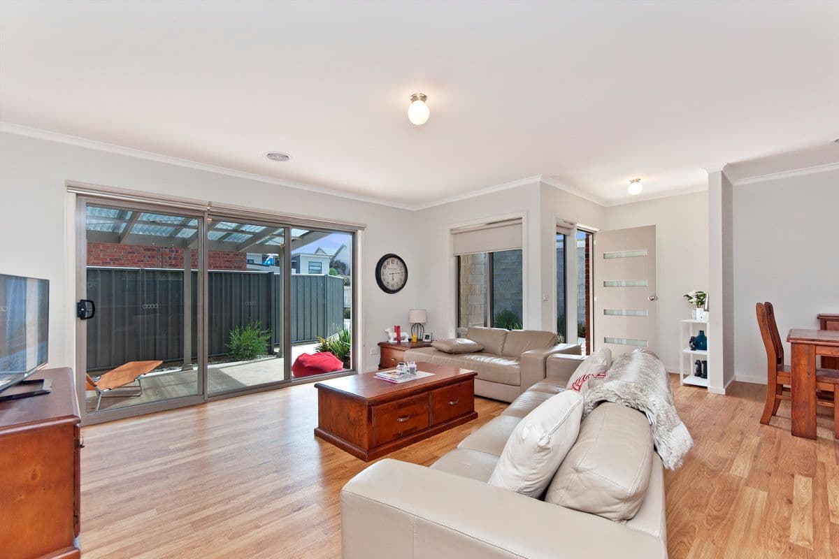 8 Ilex Avenue, Warrnambool VIC 3280, Warrnambool - Thumbnail 2