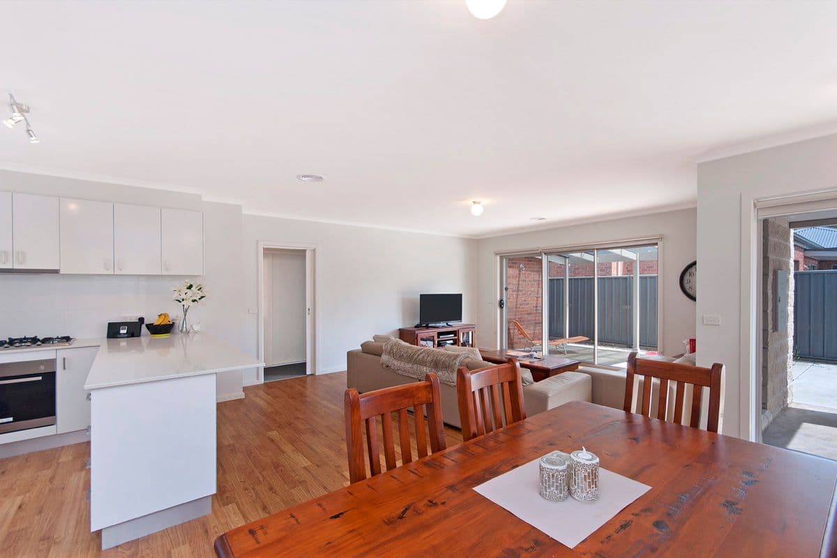 8 Ilex Avenue, Warrnambool VIC 3280, Warrnambool - Thumbnail 4
