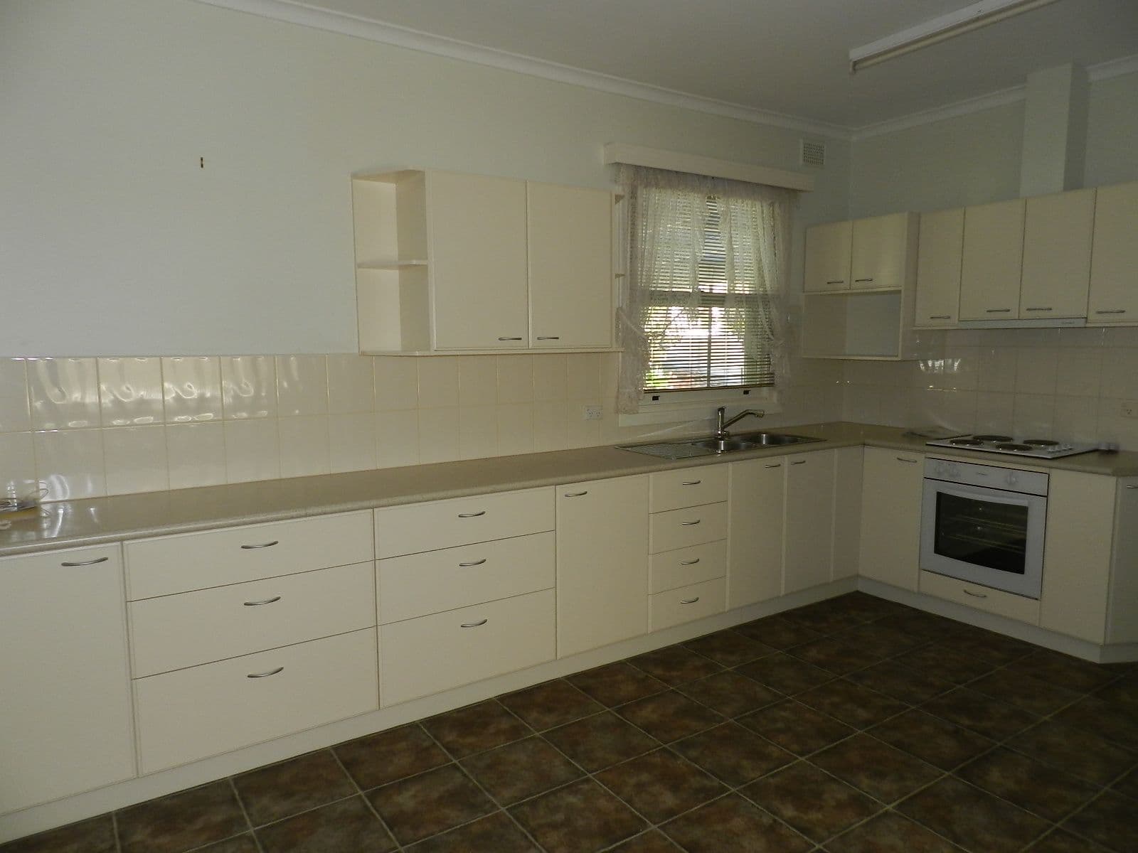 19 Gilbert Street, BERRI SA 5343, Berri - Thumbnail 2