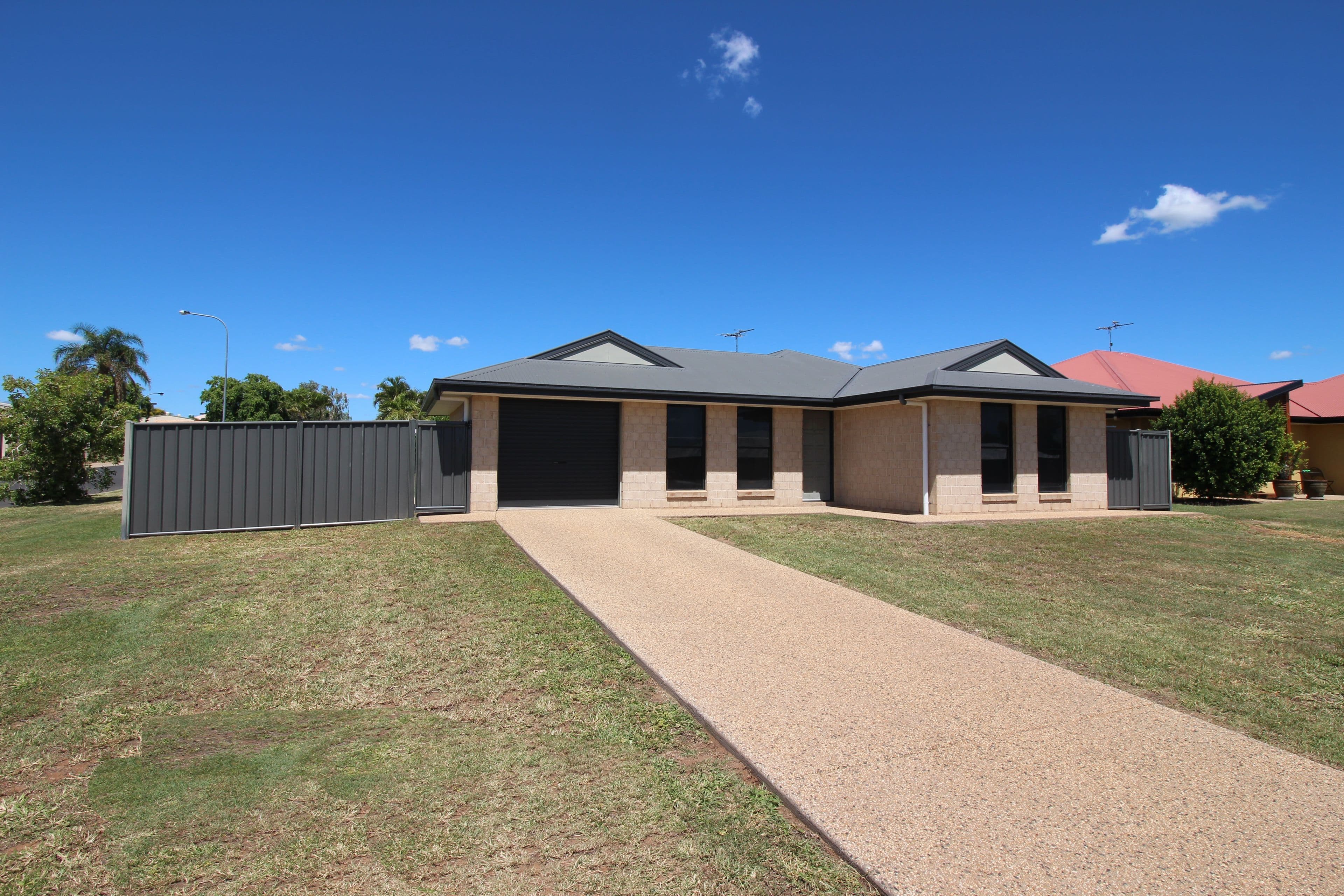 3 Berthun Street, Emerald QLD 4720, Emerald - Thumbnail 2