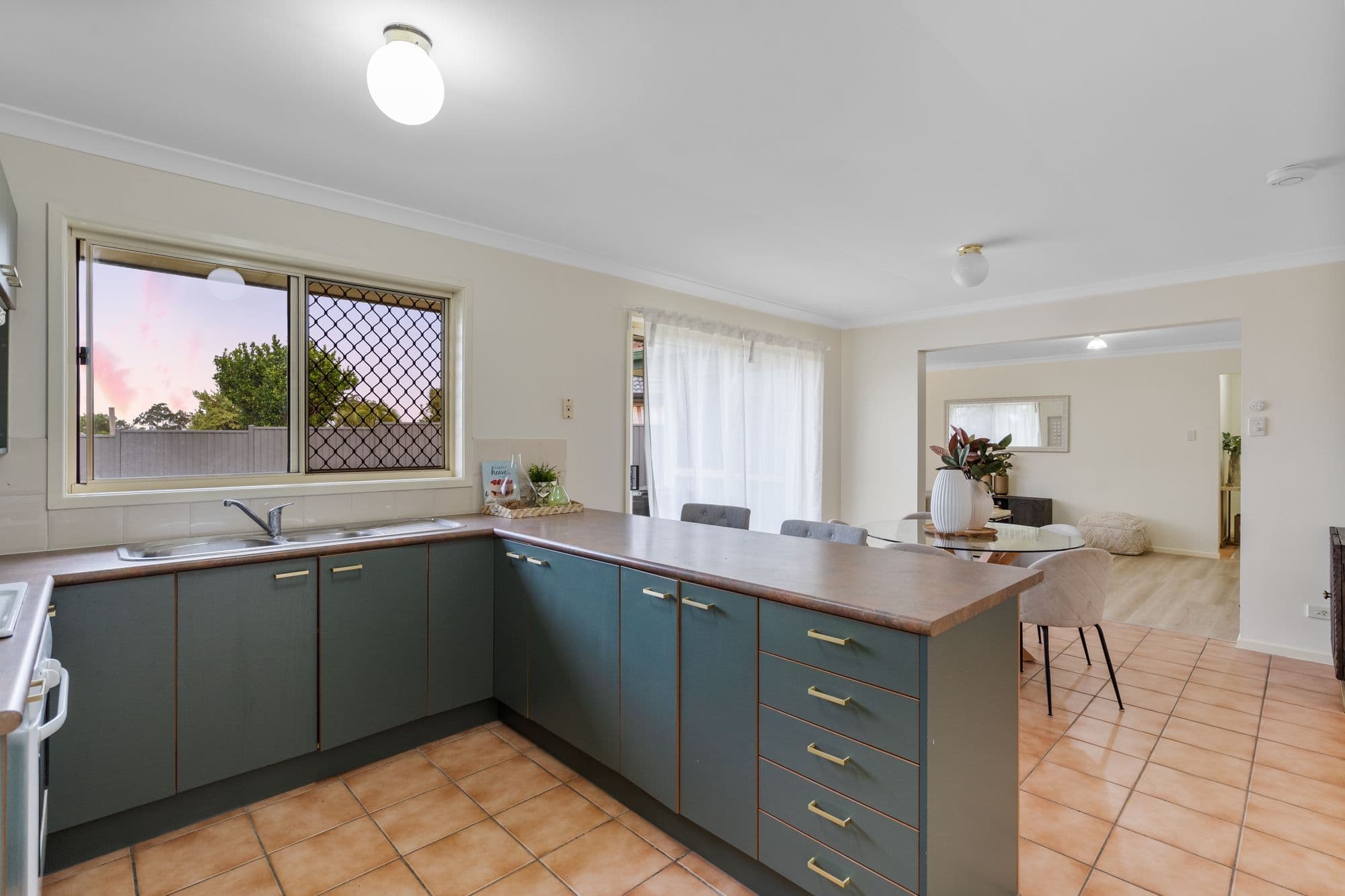 10 Robinson Crescent, Runcorn QLD 4113, Runcorn - Thumbnail 8