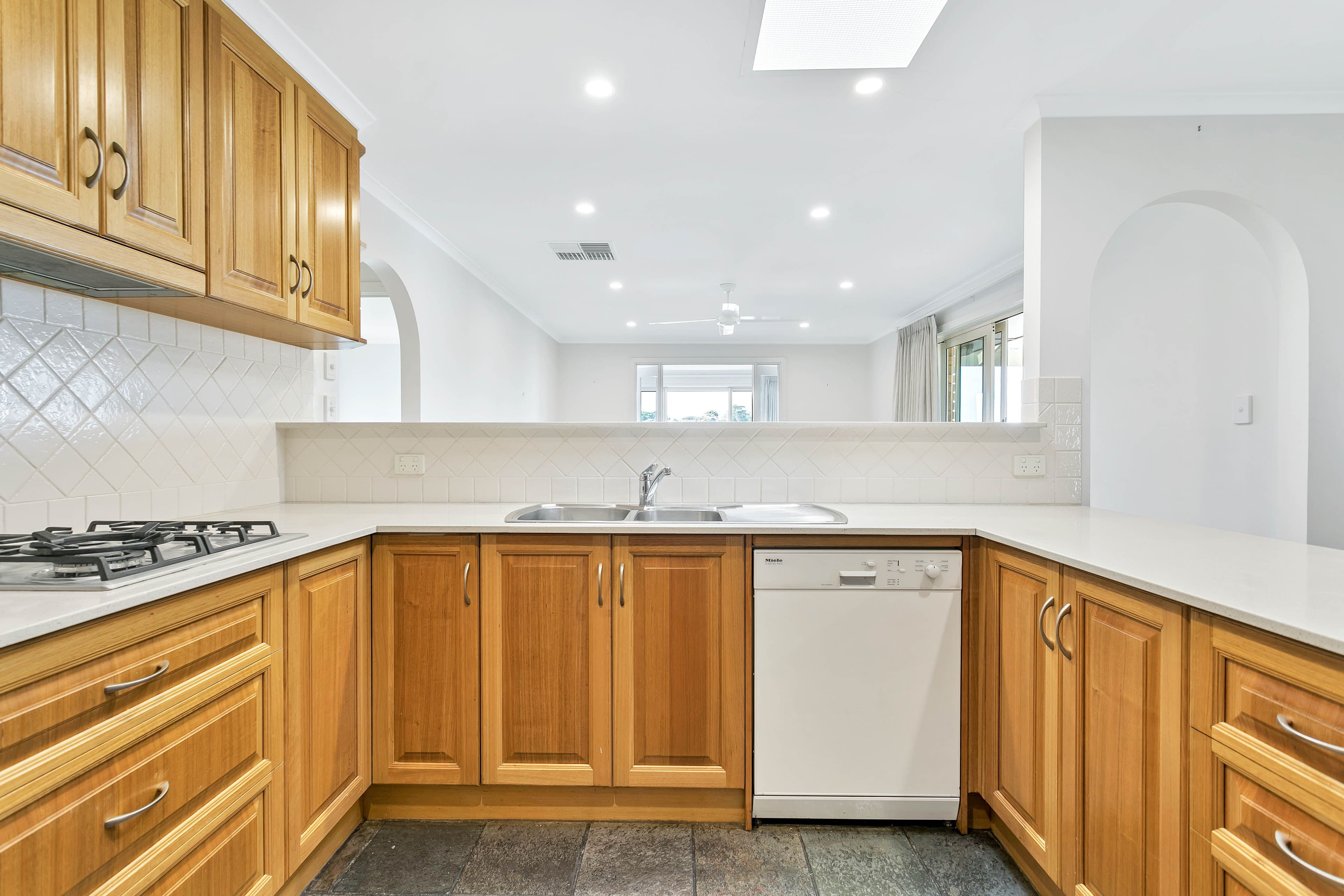 205 Perry Barr Road, Hallett Cove SA 5158, Hallett Cove - Thumbnail 7