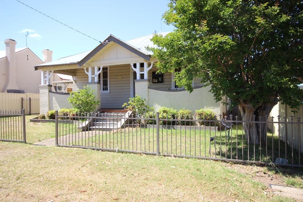 36 Gipps Street, TAMWORTH NSW 2340, West Tamworth - Image 1