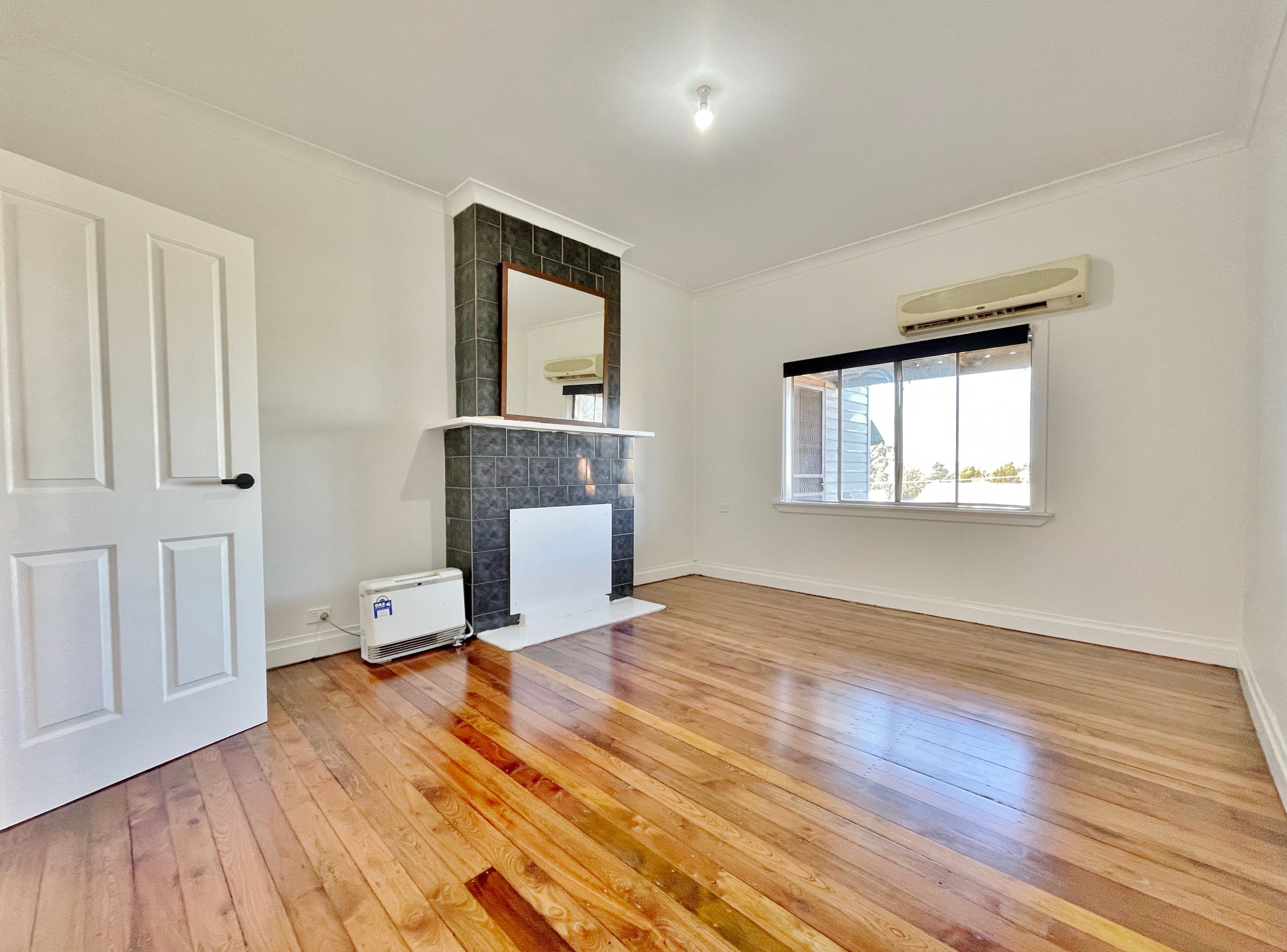 76 Brock Street, Young NSW 2594, Young - Thumbnail 4