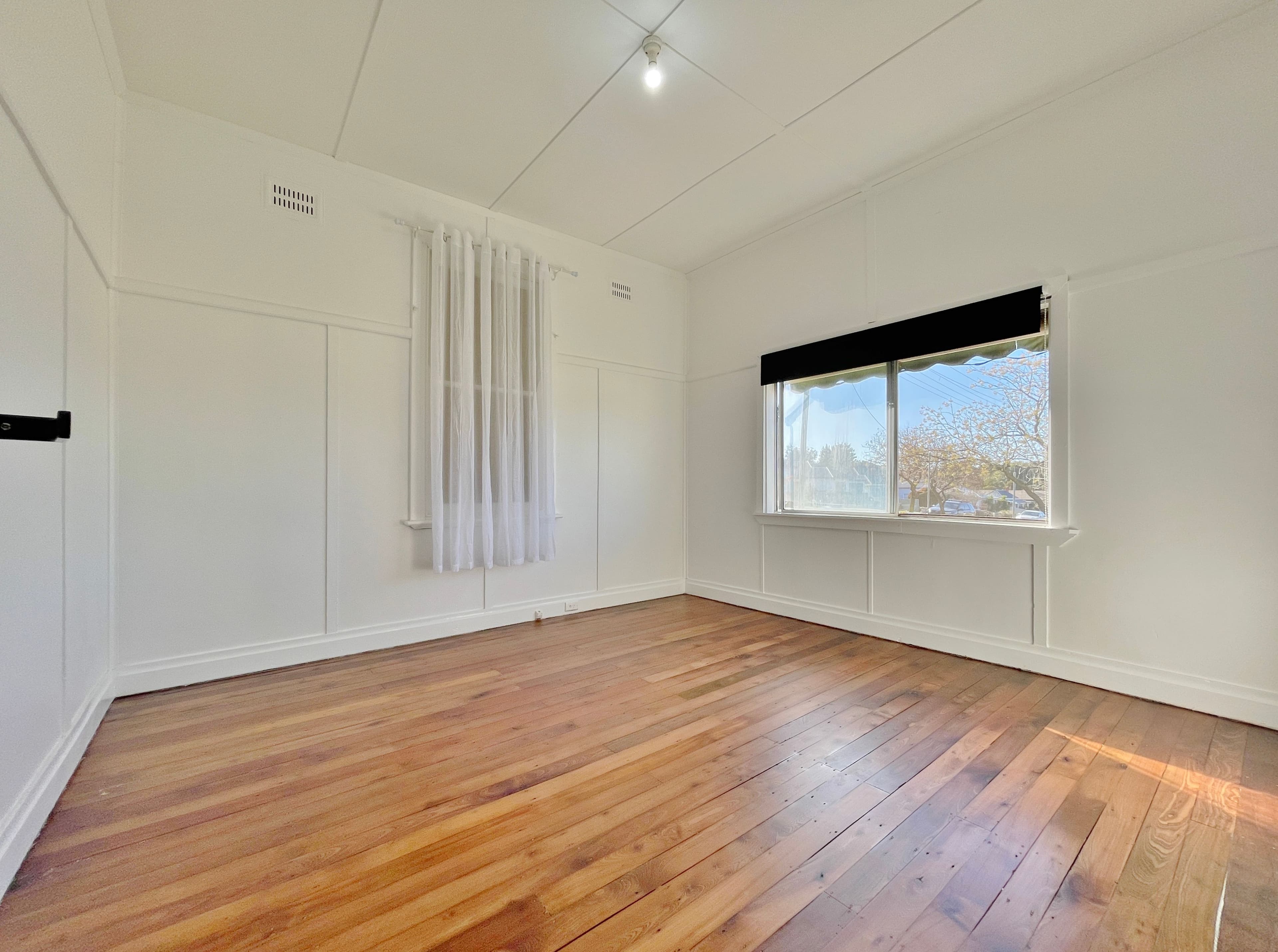76 Brock Street, Young NSW 2594, Young - Thumbnail 5