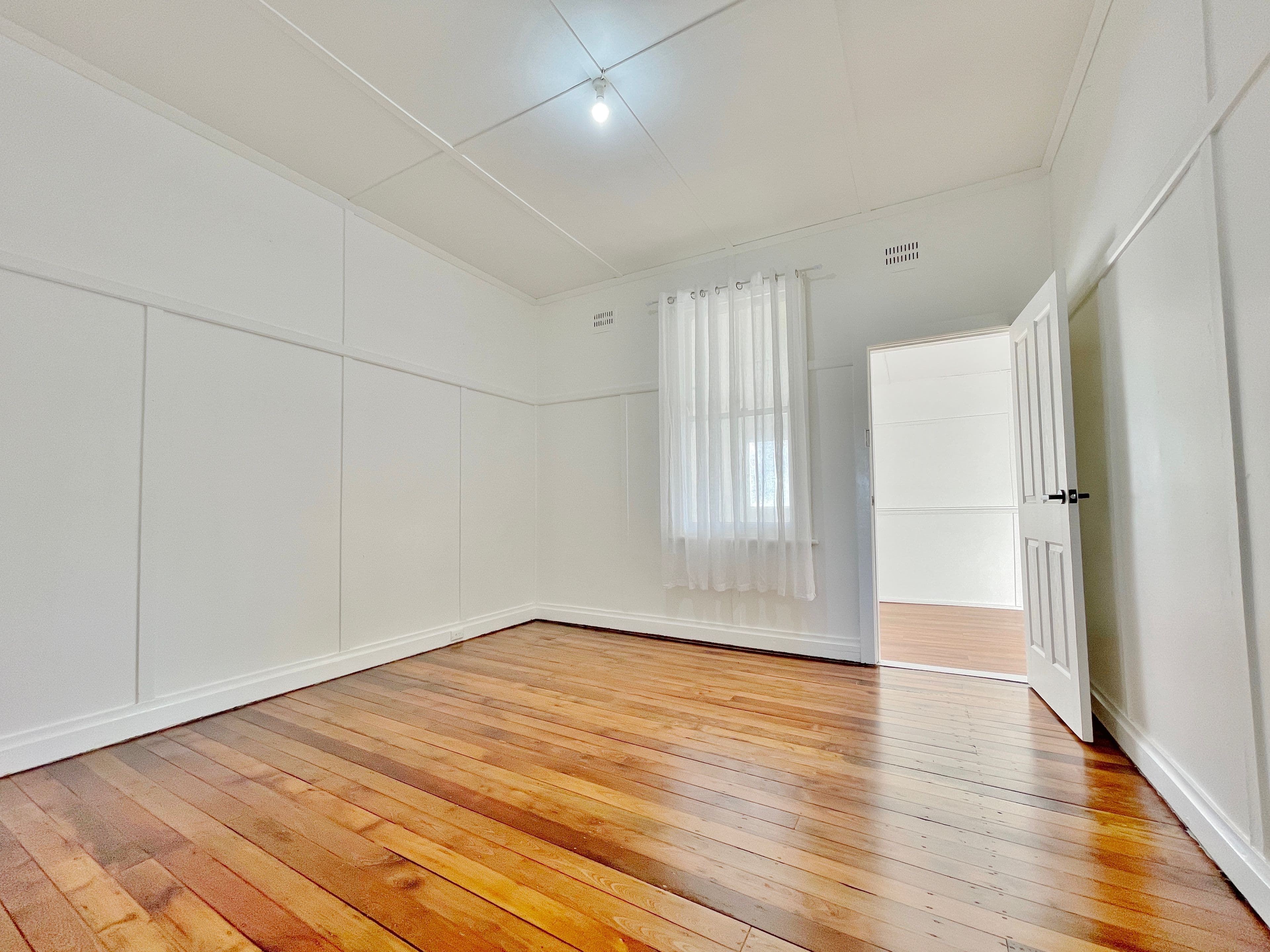 76 Brock Street, Young NSW 2594, Young - Thumbnail 6