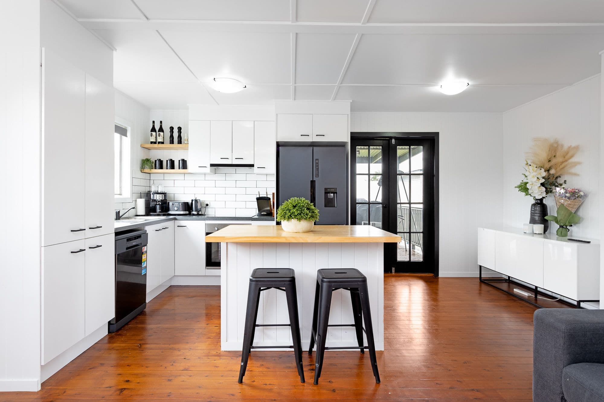 16 Yates Street, Redcliffe QLD 4020, Redcliffe - Thumbnail 2