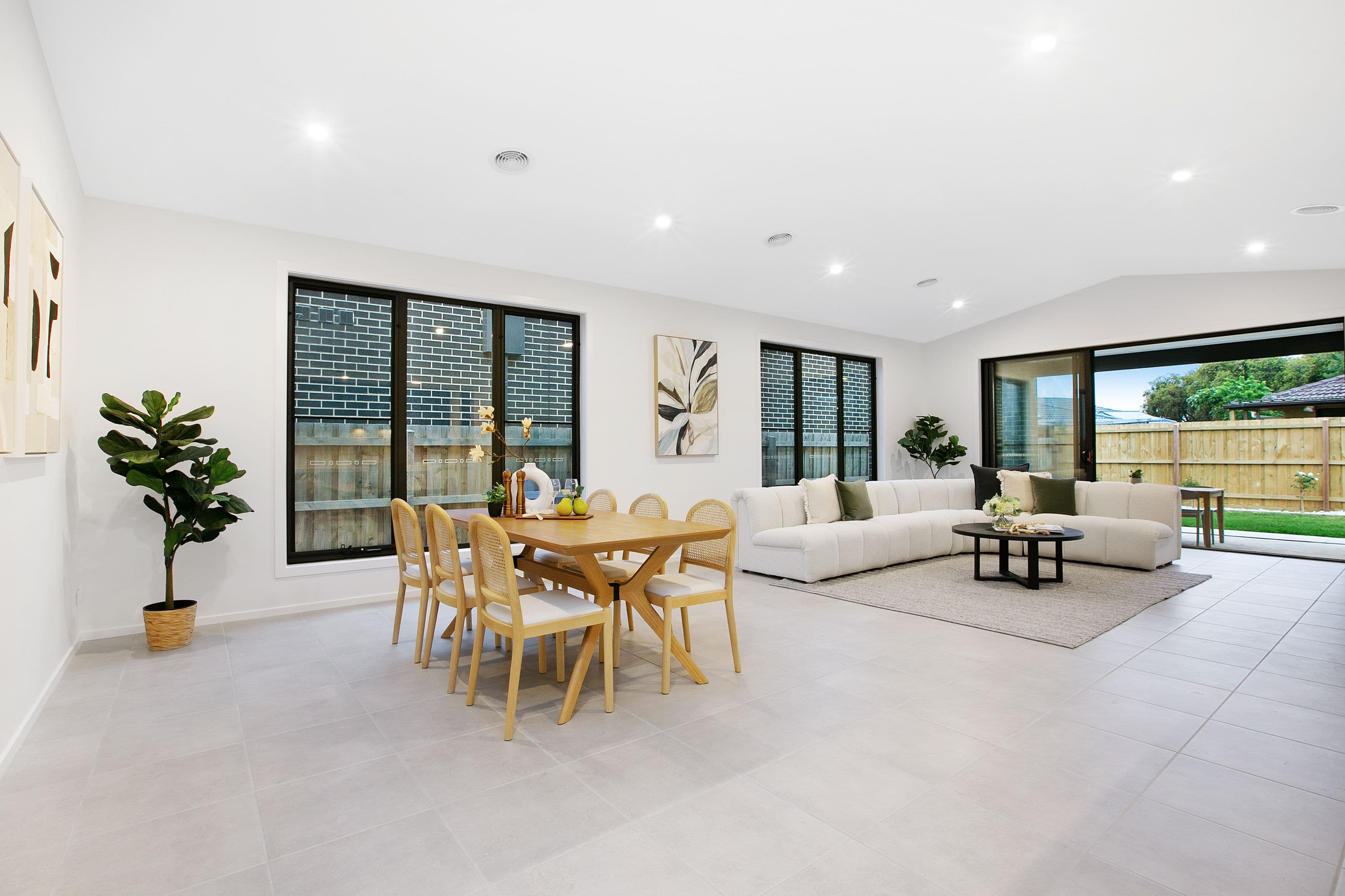 21 Robins Avenue, Reservoir VIC 3073, Reservoir - Thumbnail 2