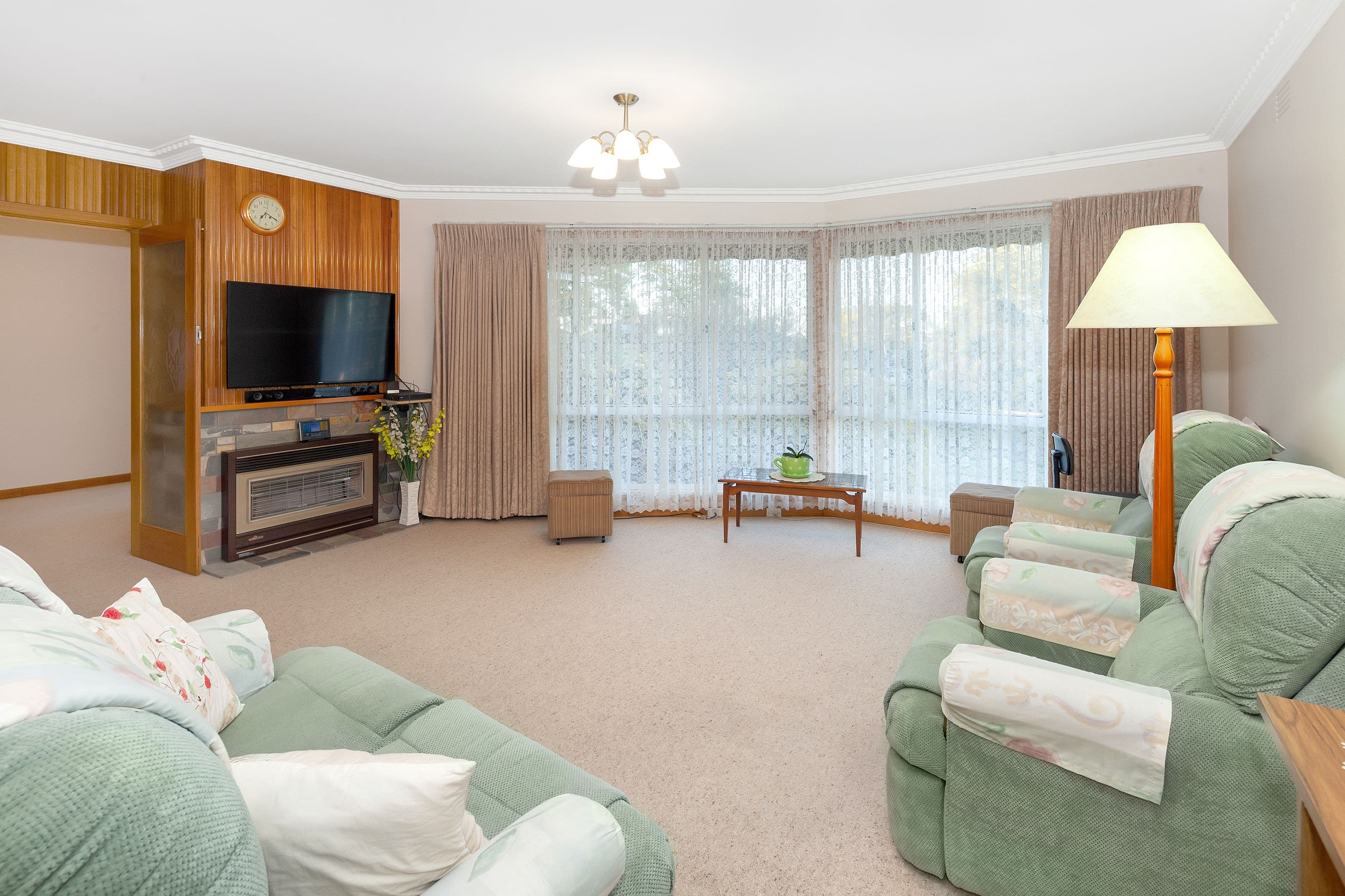 35 Cambridge Street, Wendouree VIC 3355, Wendouree - Thumbnail 2