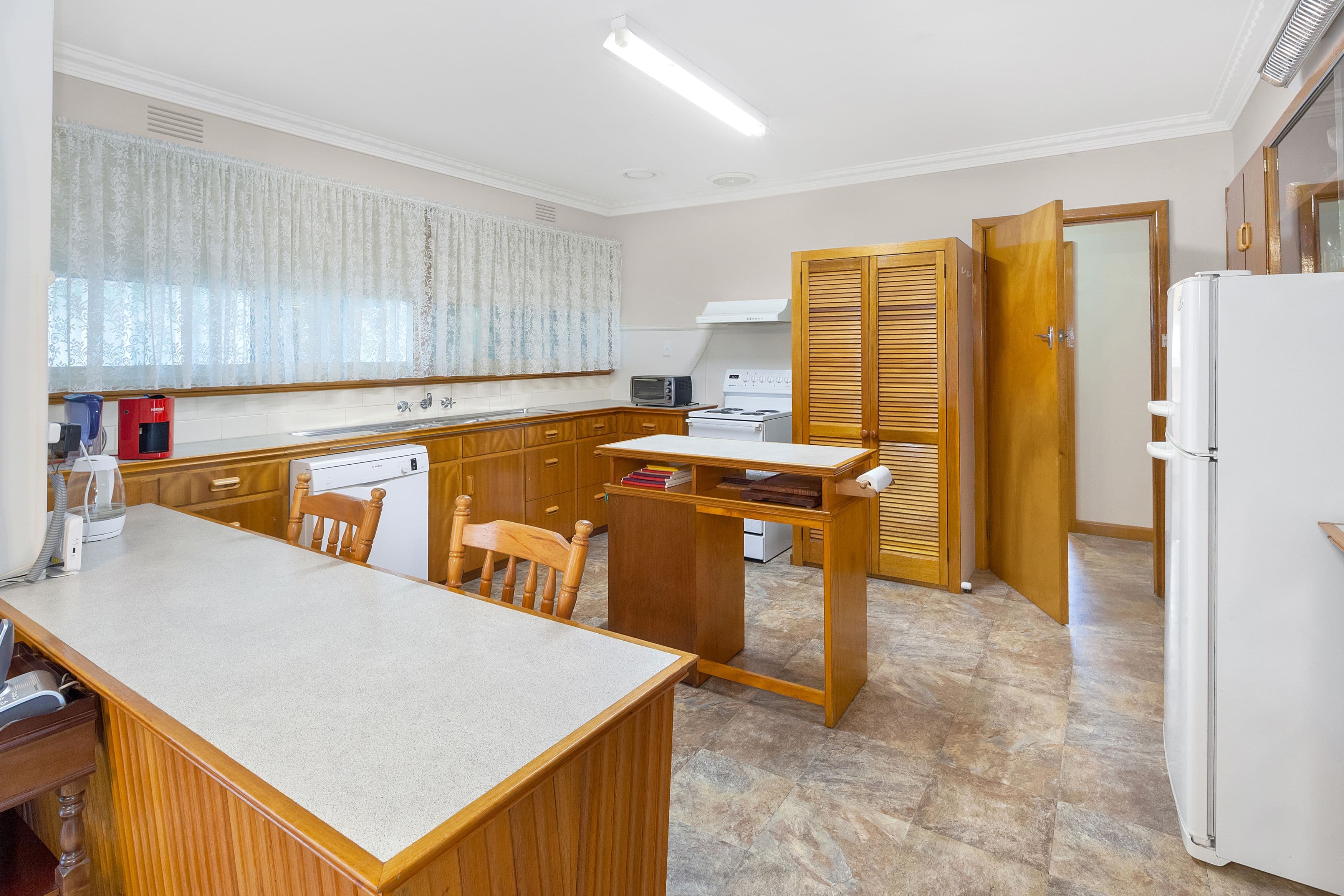 35 Cambridge Street, Wendouree VIC 3355, Wendouree - Thumbnail 3