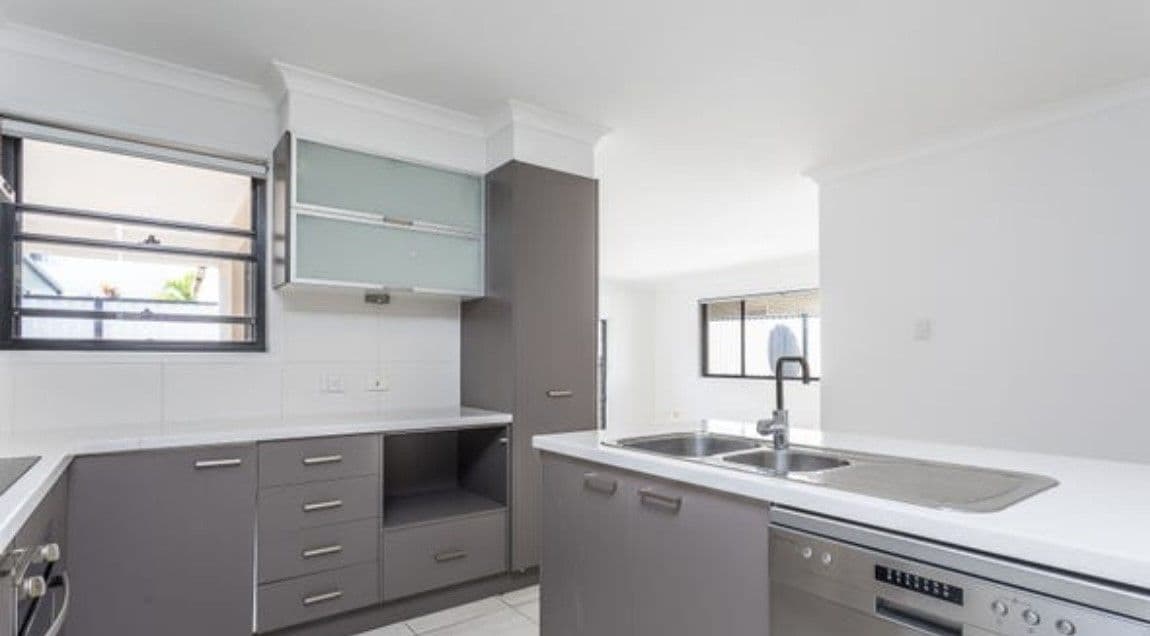44 Grace Street, Scarborough QLD 4020, Scarborough - Thumbnail 3