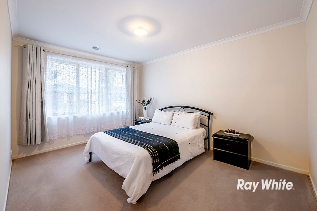 160 Selandra Boulevard, Clyde North VIC 3978, Clyde North - Thumbnail 3
