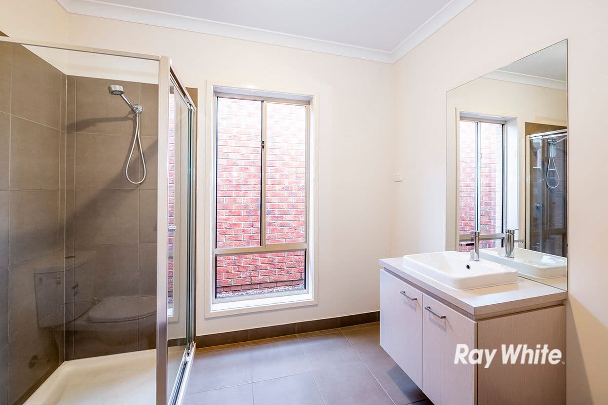 160 Selandra Boulevard, Clyde North VIC 3978, Clyde North - Thumbnail 4