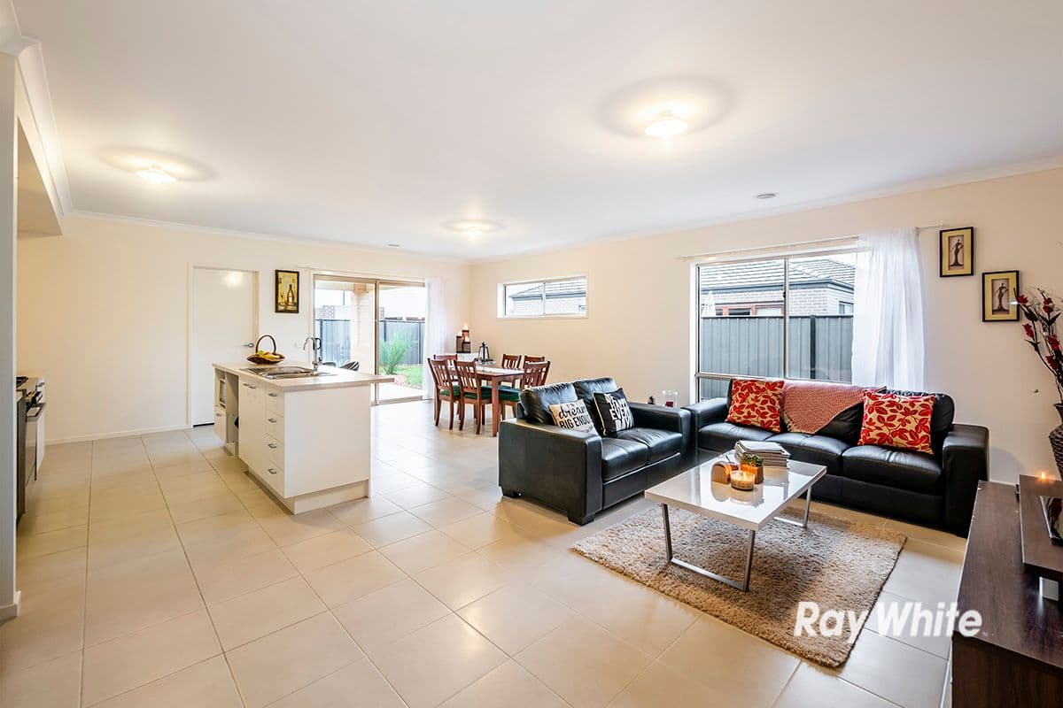 160 Selandra Boulevard, Clyde North VIC 3978, Clyde North - Thumbnail 8