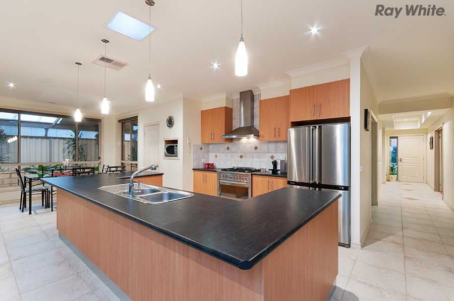6 Grenadier Grove, Hillside VIC 3037, Hillside - Thumbnail 2