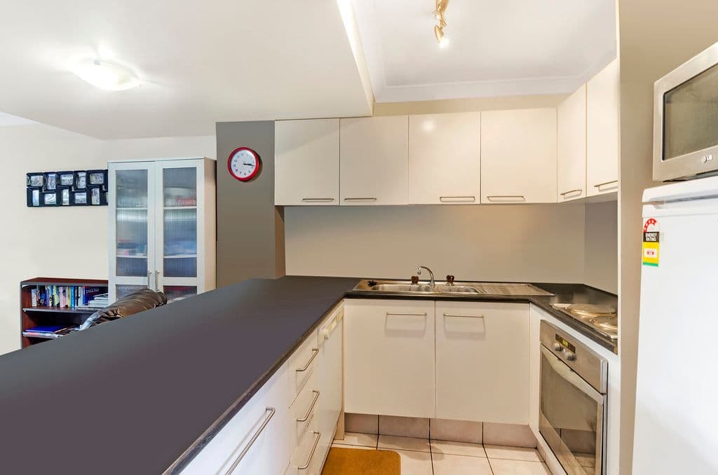 5 Galeen Drive, Burleigh Waters QLD 4220, Burleigh Waters - Thumbnail 5