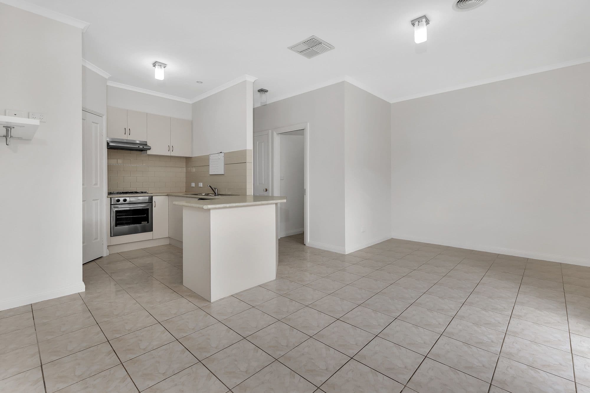 122 Rosella Avenue, Werribee VIC 3030, Werribee - Thumbnail 3