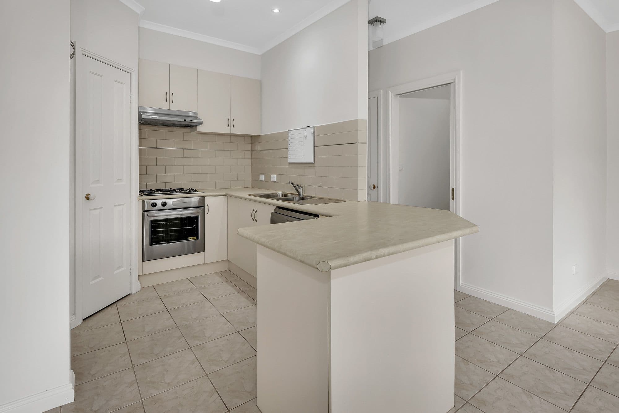 122 Rosella Avenue, Werribee VIC 3030, Werribee - Thumbnail 4