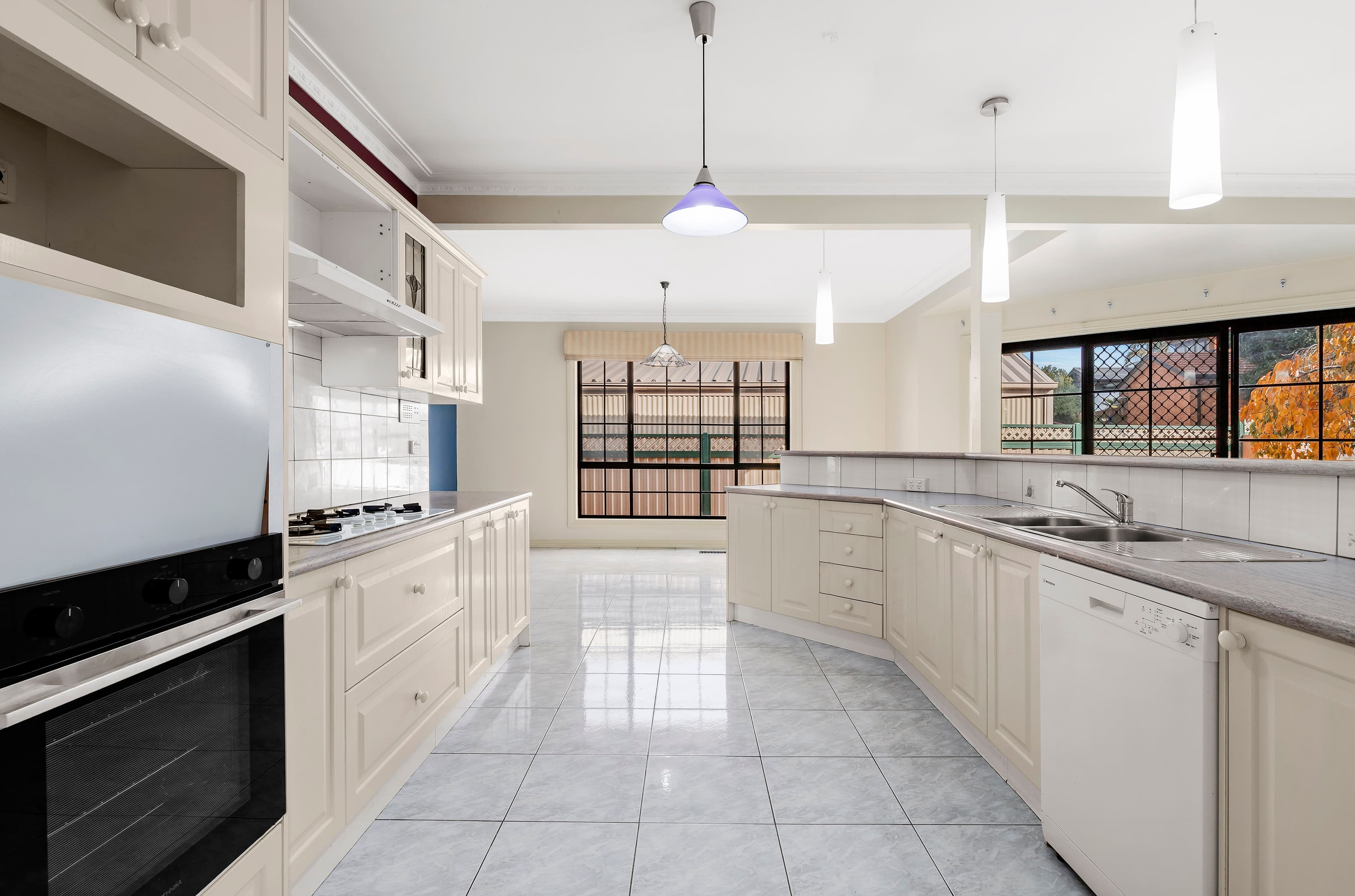 2 Silverthorn Court, Mill Park VIC 3082, Mill Park - Thumbnail 2