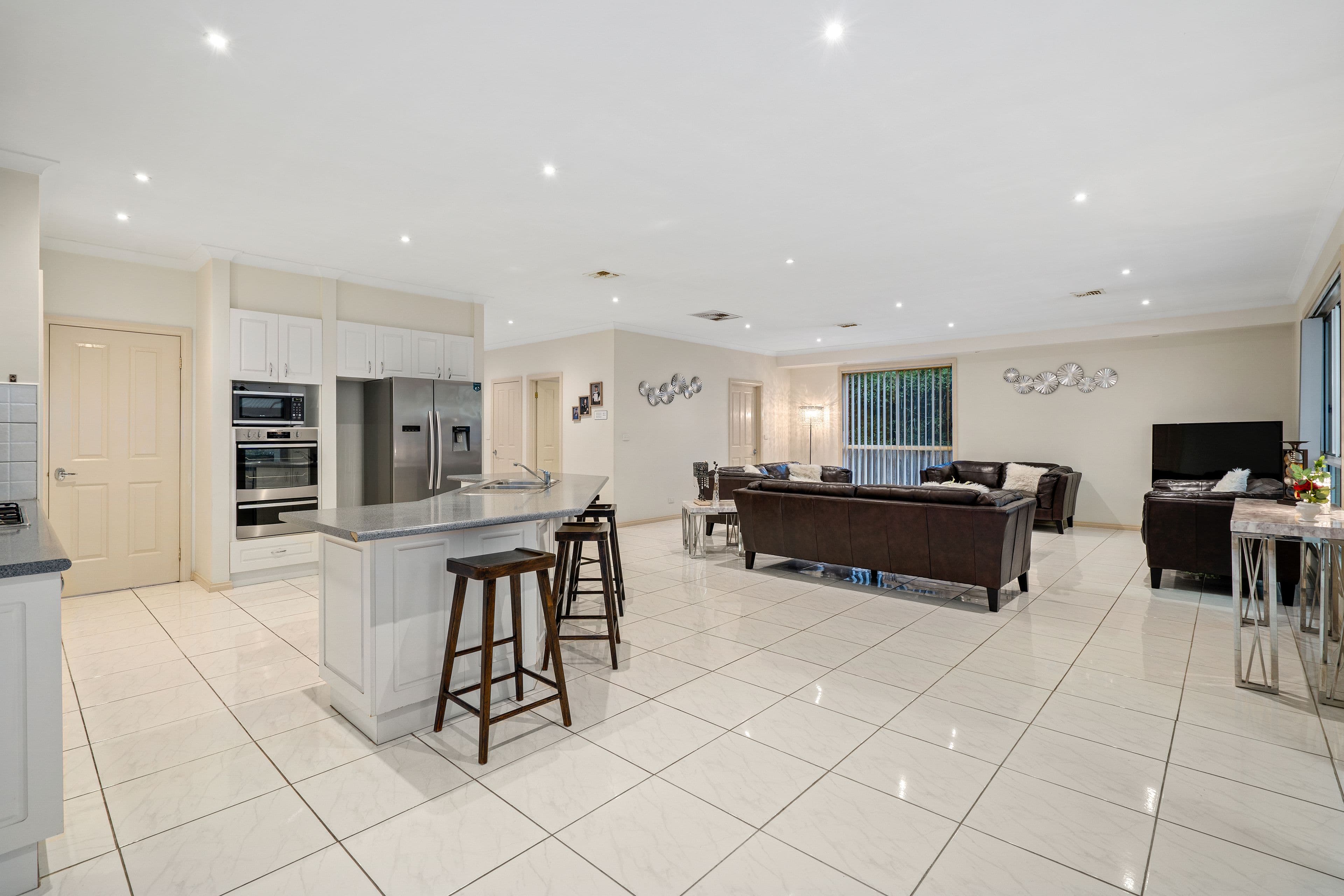 2 Hutchins Circuit, Bundoora VIC 3083, Bundoora - Thumbnail 2