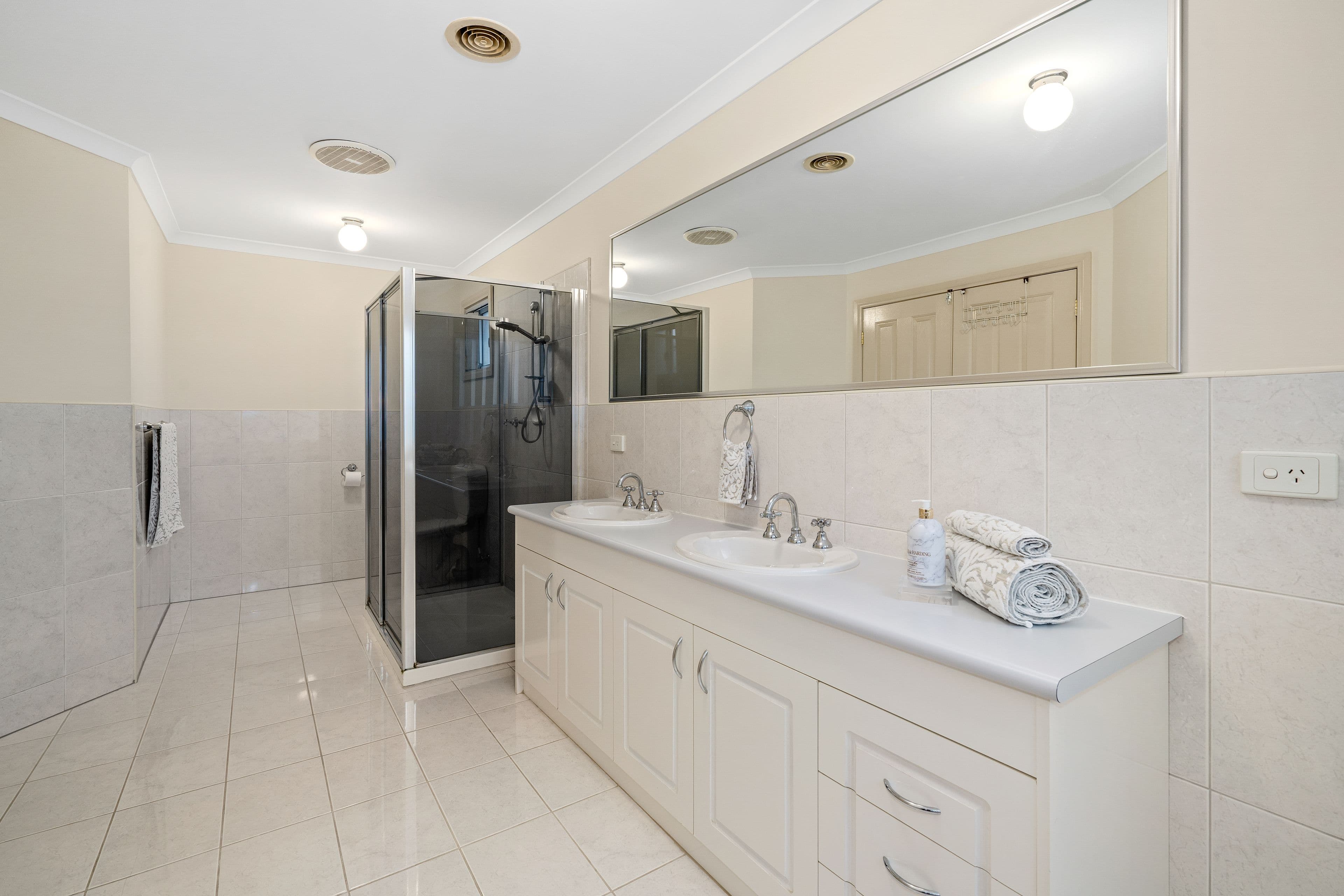 2 Hutchins Circuit, Bundoora VIC 3083, Bundoora - Thumbnail 8