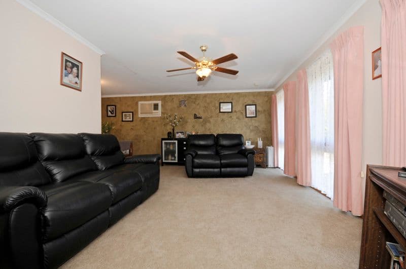 1 Pascoe Court, MOOROOLBARK VIC 3138, Mooroolbark - Thumbnail 2