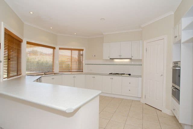 6  Phoenix Avenue, HOPPERS CROSSING VIC 3029, Hoppers Crossing - Thumbnail 2