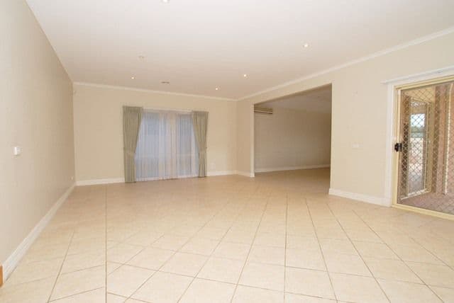 6  Phoenix Avenue, HOPPERS CROSSING VIC 3029, Hoppers Crossing - Thumbnail 3