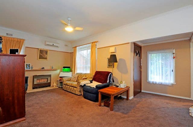 10 Whitton Parade, COBURG NORTH VIC 3058, Coburg North - Thumbnail 2