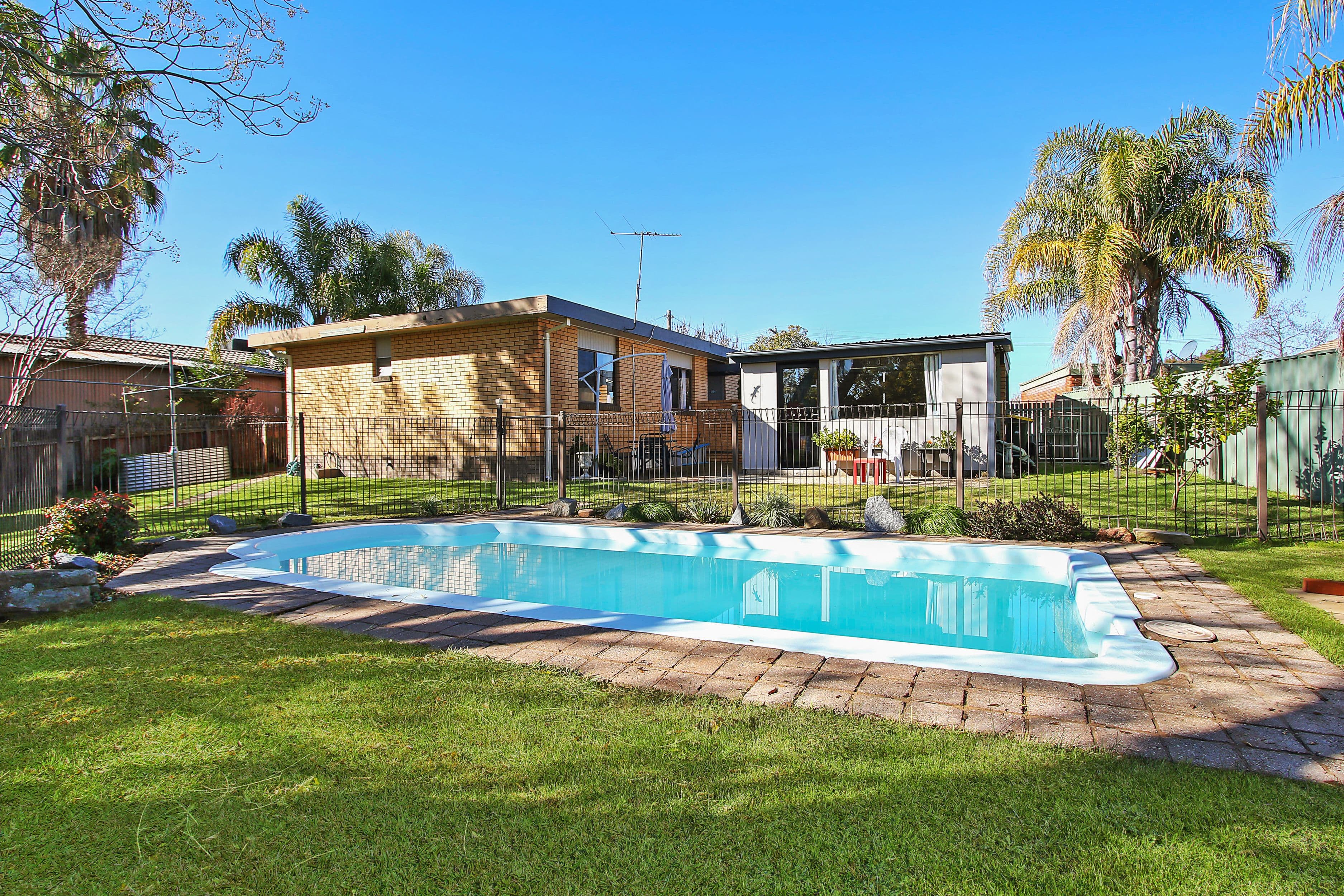 405 Dale Crescent, Lavington - Image 1
