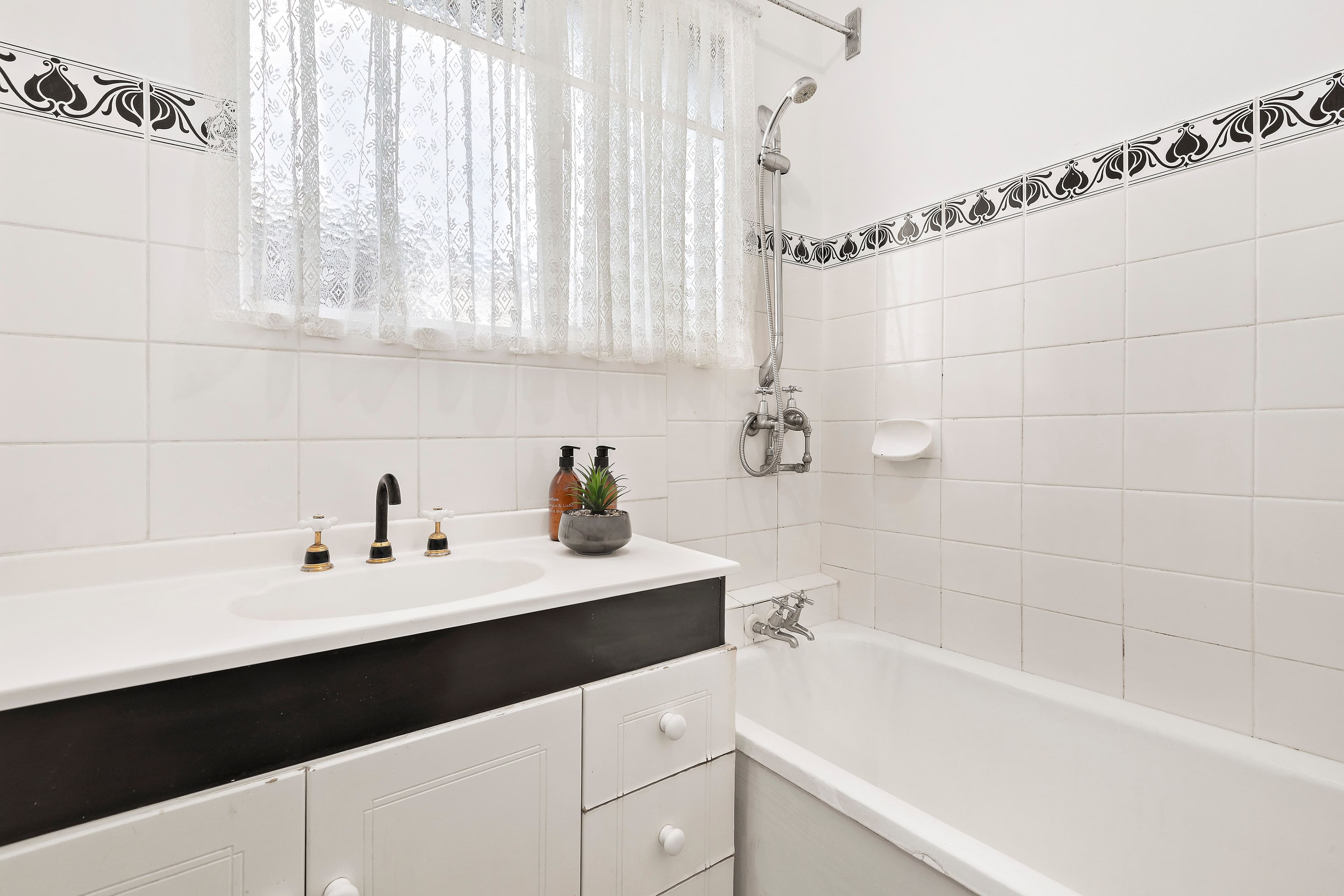6 Mudgee Court, Chadstone VIC 3148, Chadstone - Thumbnail 7