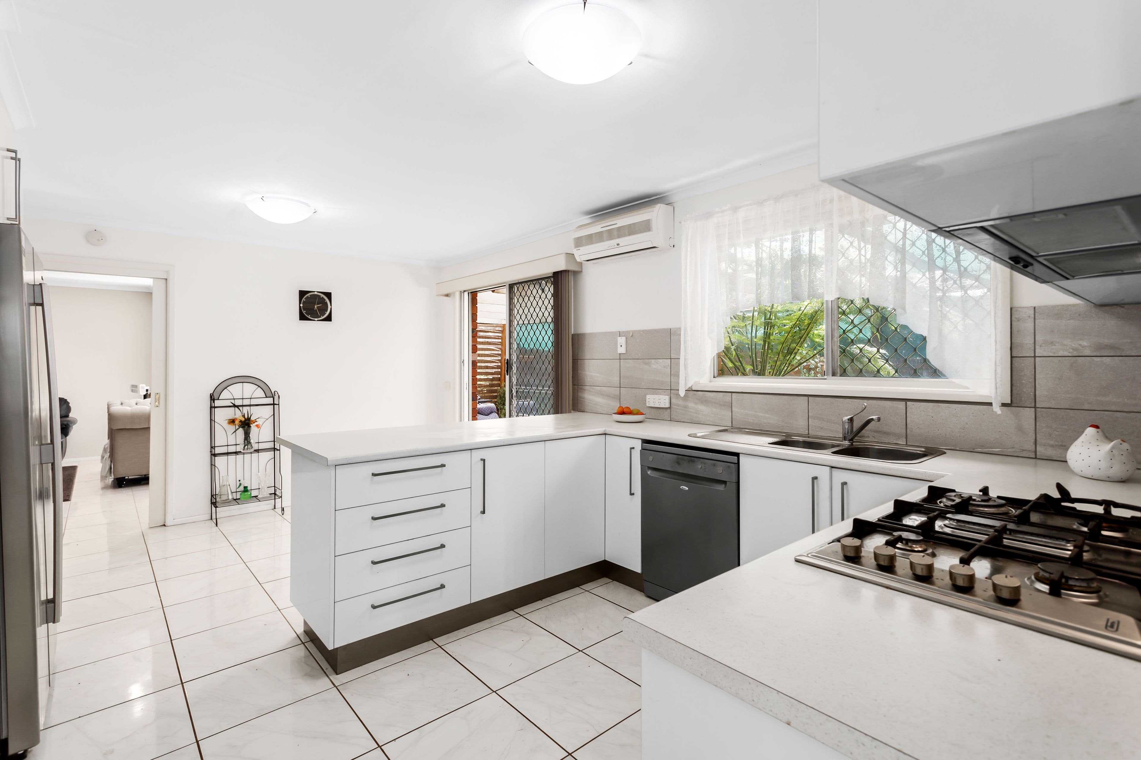 9 Narani Court, Sunbury VIC 3429, Sunbury - Thumbnail 2
