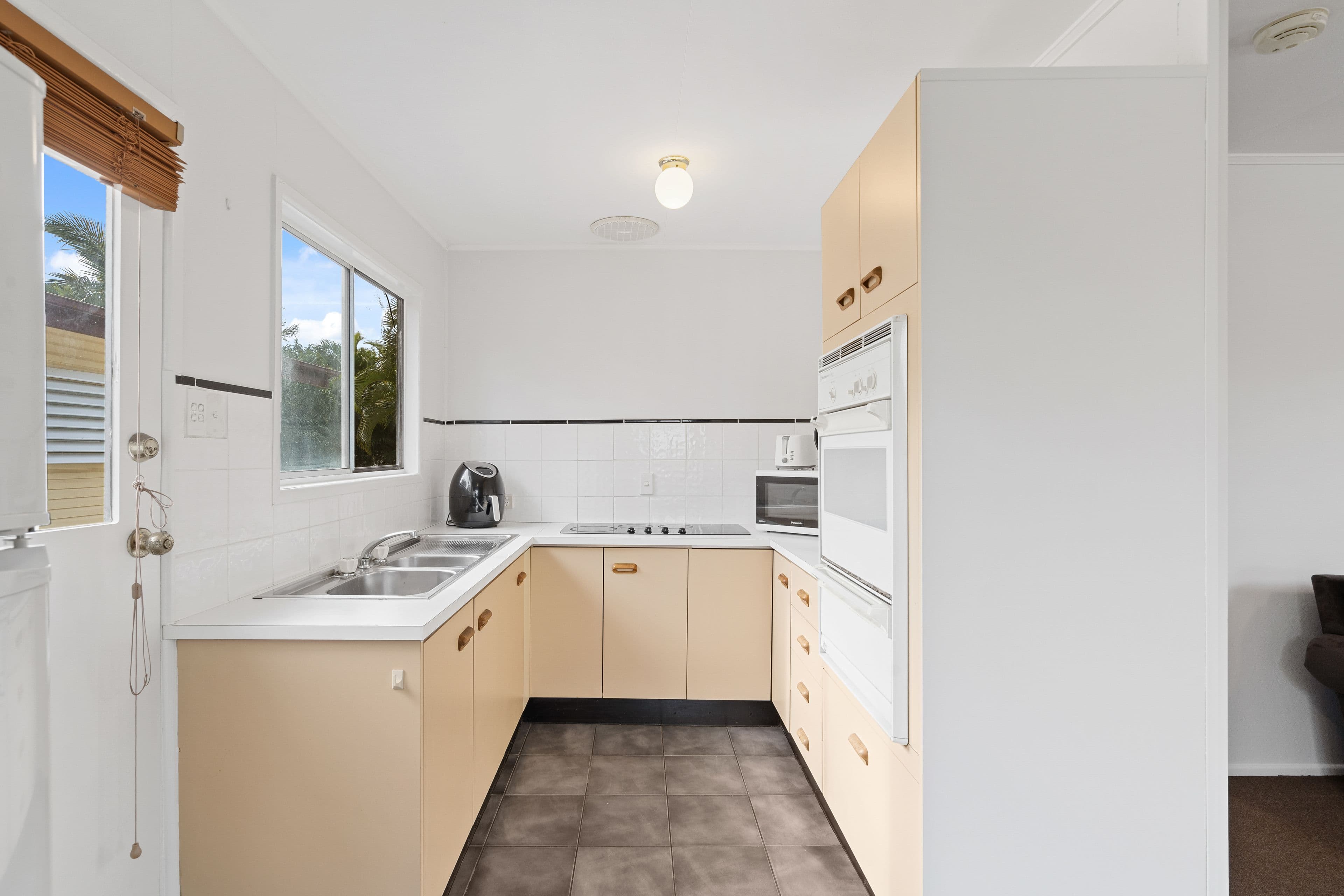 72 Sportsground Street, Redcliffe QLD 4020, Redcliffe - Thumbnail 3