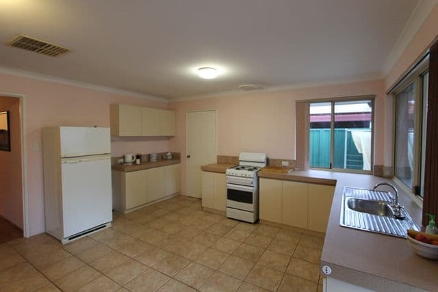 40 Boorabbin Place, BALLAJURA WA 6066, Ballajura - Thumbnail 6