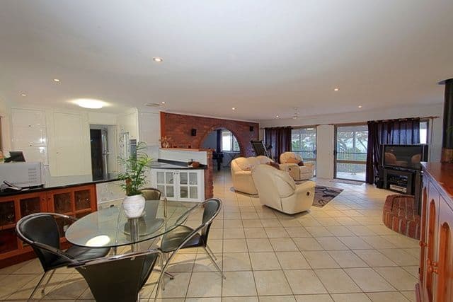42 Barolin Esplanade, CORAL COVE QLD 4670, Coral Cove - Thumbnail 7