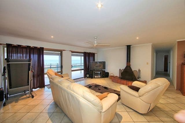 42 Barolin Esplanade, CORAL COVE QLD 4670, Coral Cove - Thumbnail 8