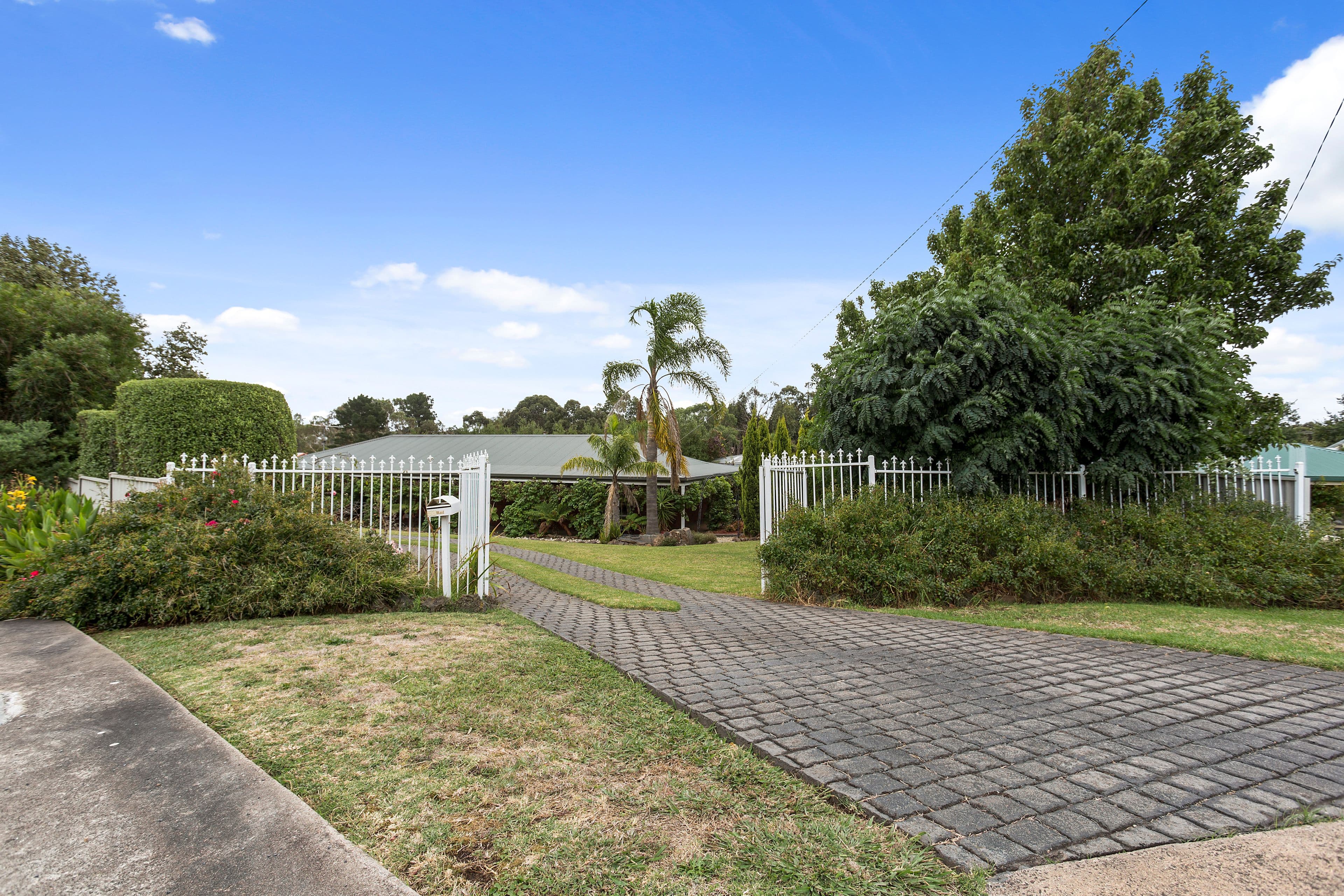 53 Laidlaw Street, Hamilton VIC 3300, Hamilton - Thumbnail 2