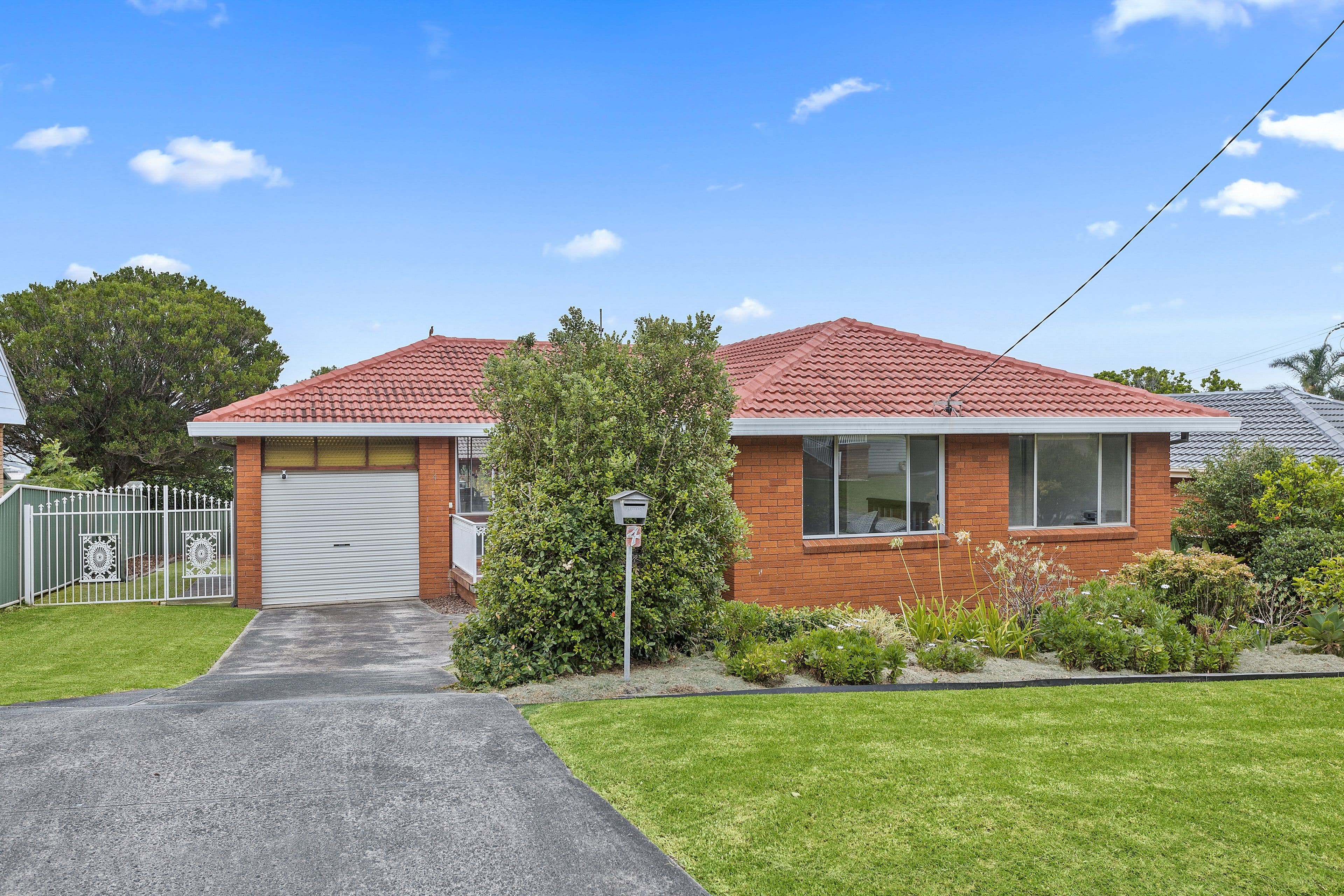 4 Dickson Avenue, Mount Warrigal NSW 2528, Mount Warrigal - Image 1