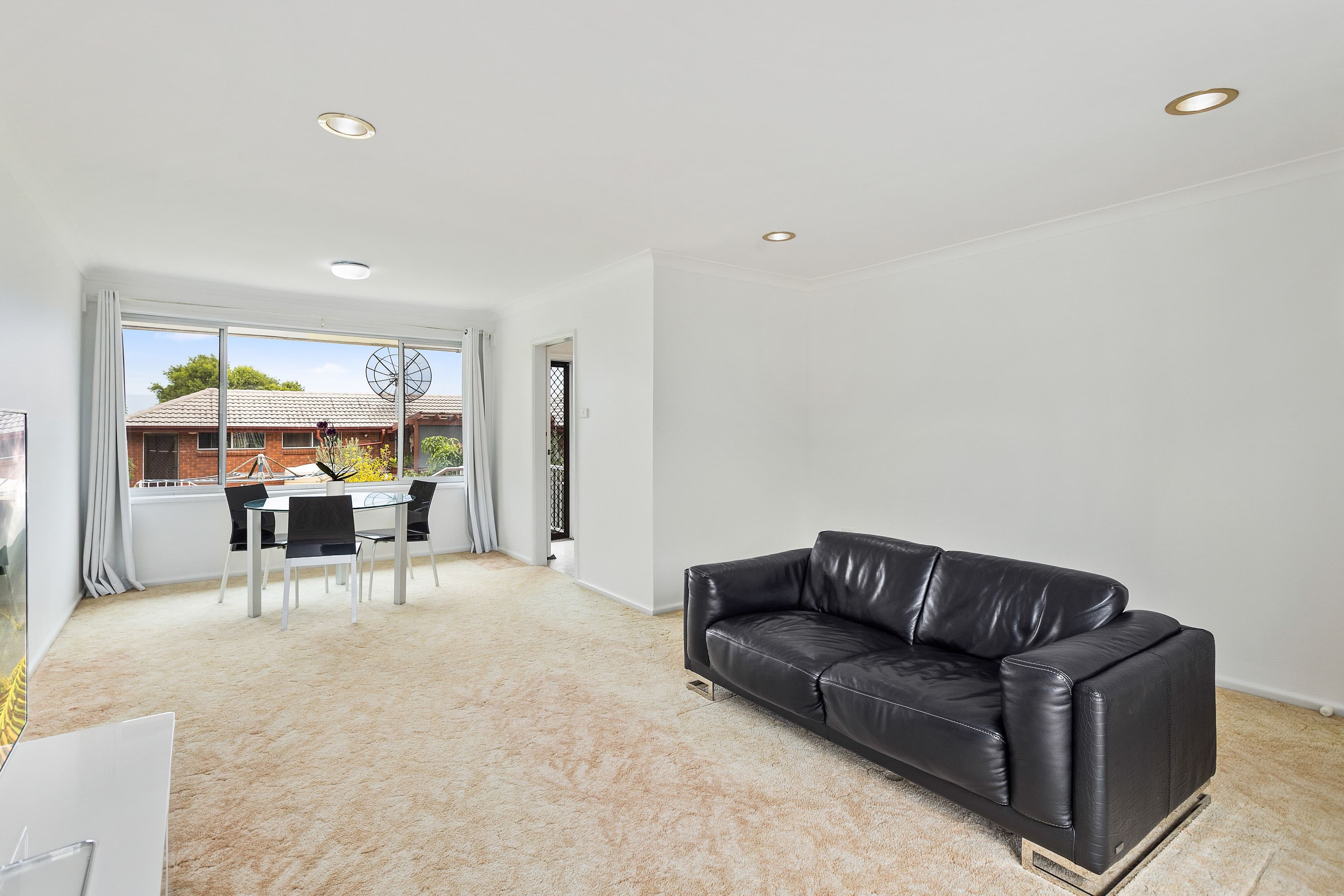 4 Dickson Avenue, Mount Warrigal NSW 2528, Mount Warrigal - Thumbnail 2