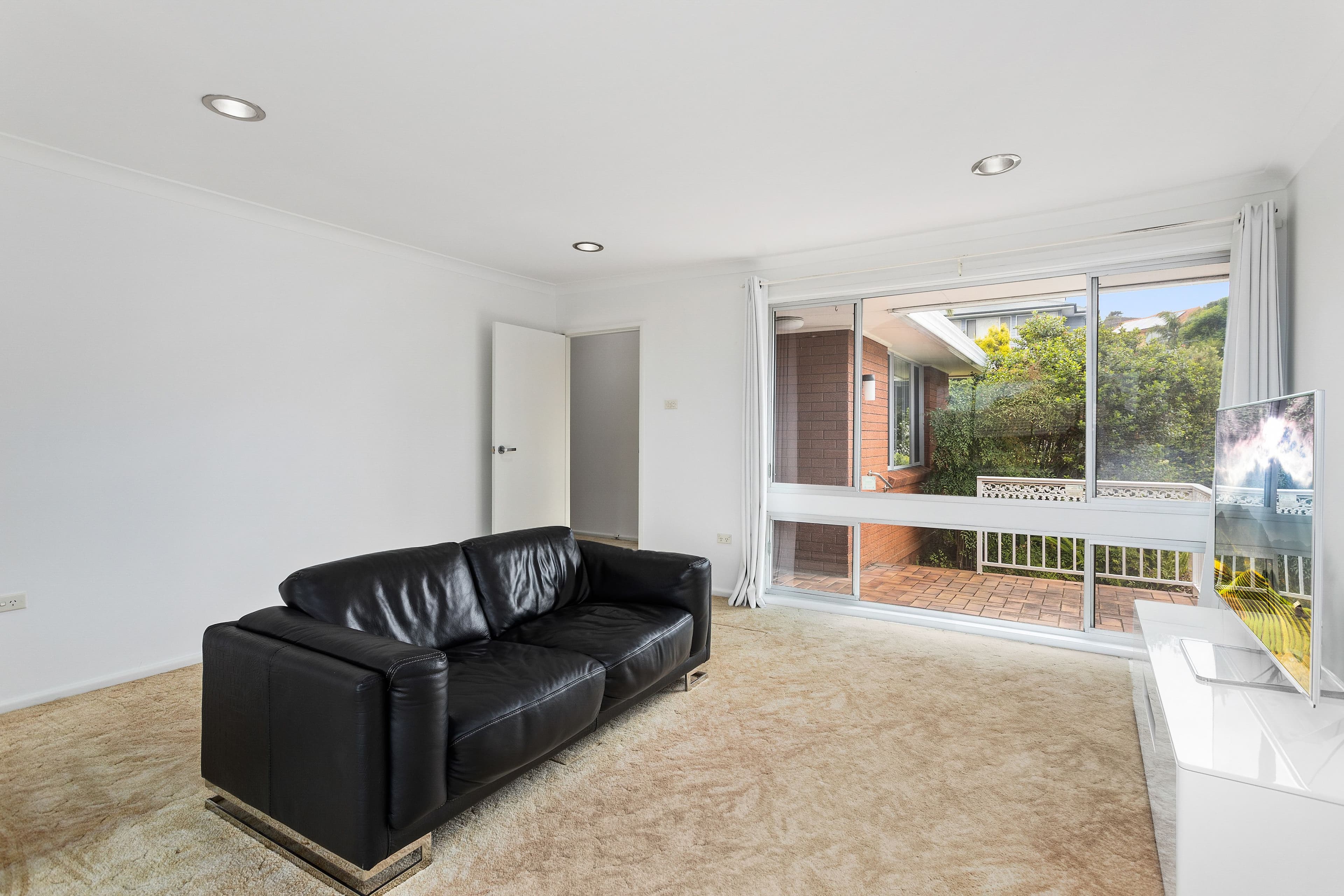 4 Dickson Avenue, Mount Warrigal NSW 2528, Mount Warrigal - Thumbnail 4