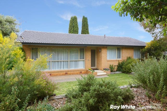 24 Woodger Parade, QUEANBEYAN NSW 2620, Queanbeyan - Thumbnail 2