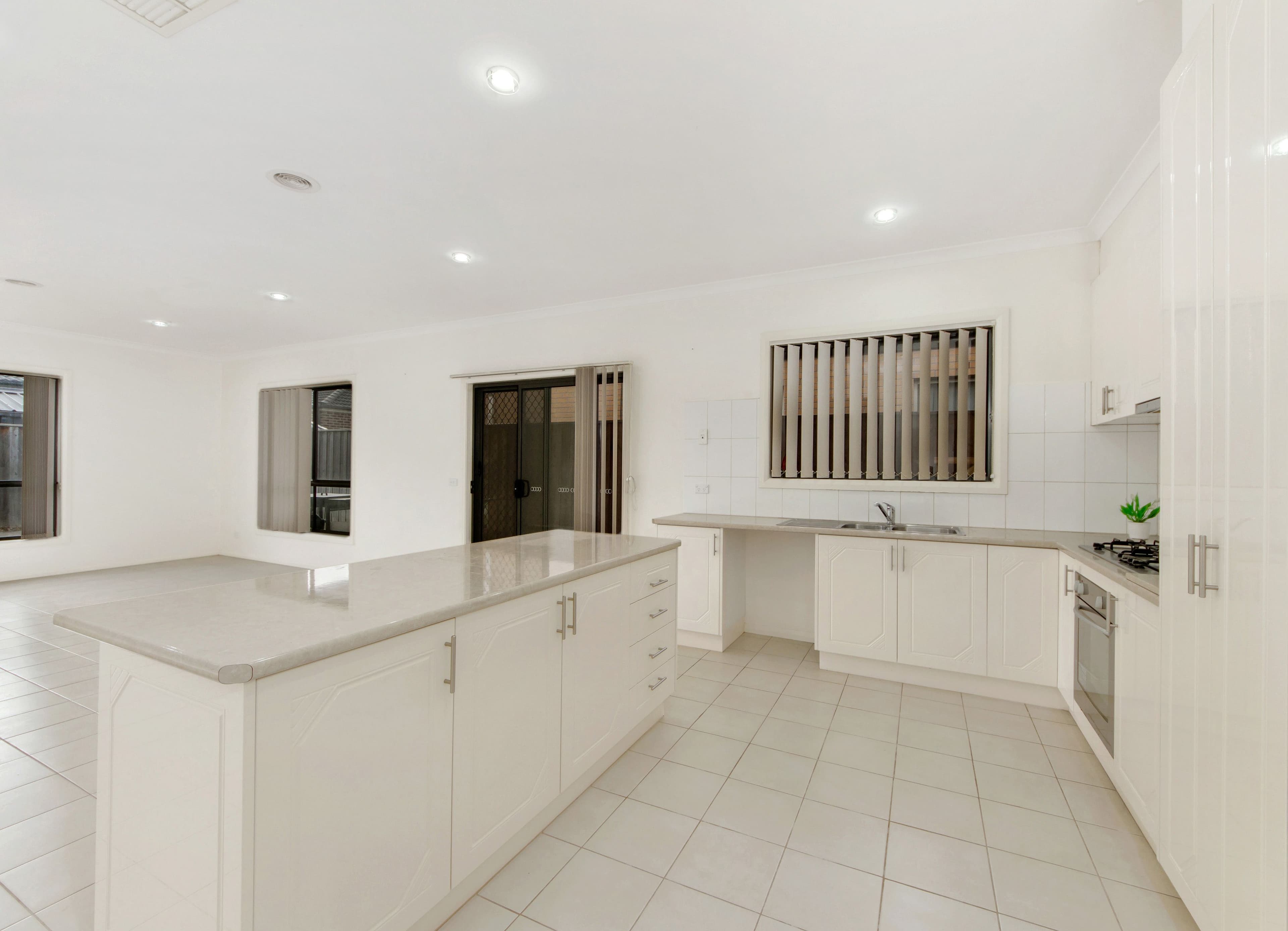 22 Old Course Crescent, Deer Park VIC 3023, Deer Park - Thumbnail 3