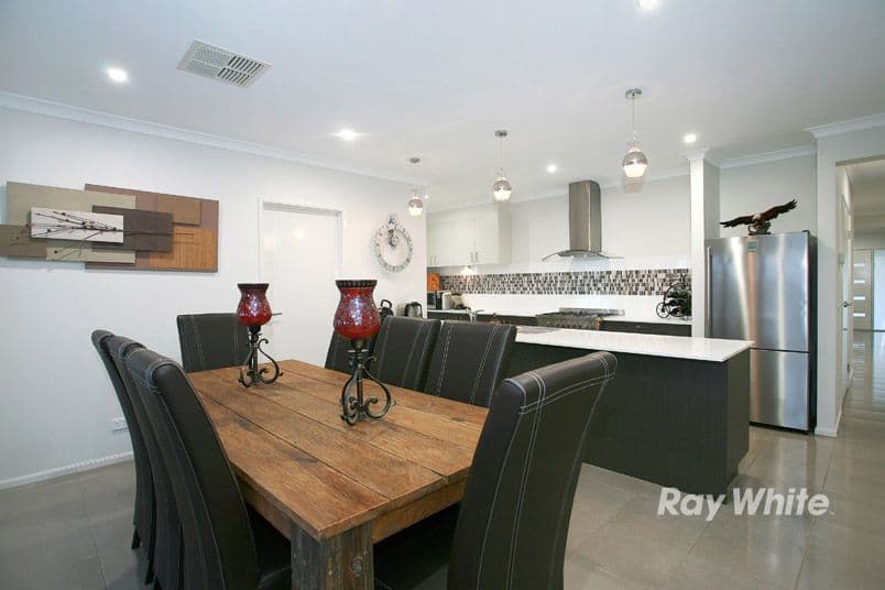 22 Bayley Place, CRANBOURNE WEST VIC 3977, Cranbourne West - Thumbnail 3