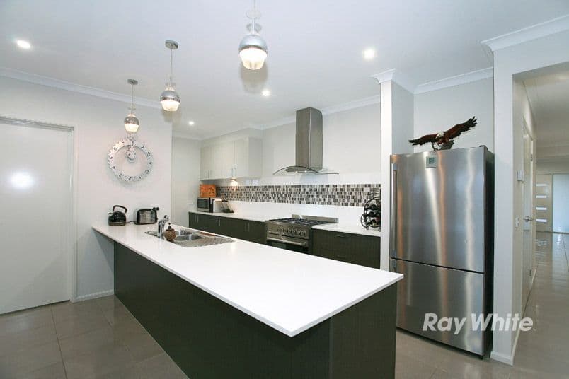 22 Bayley Place, CRANBOURNE WEST VIC 3977, Cranbourne West - Thumbnail 4
