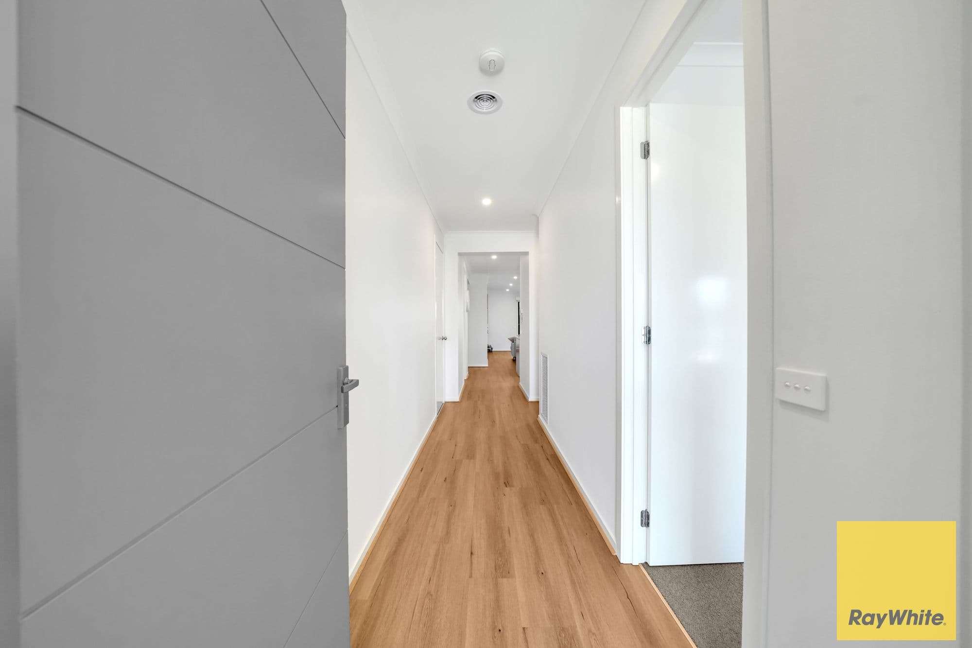28 Burbidge Street, Truganina VIC 3029, Truganina - Thumbnail 2