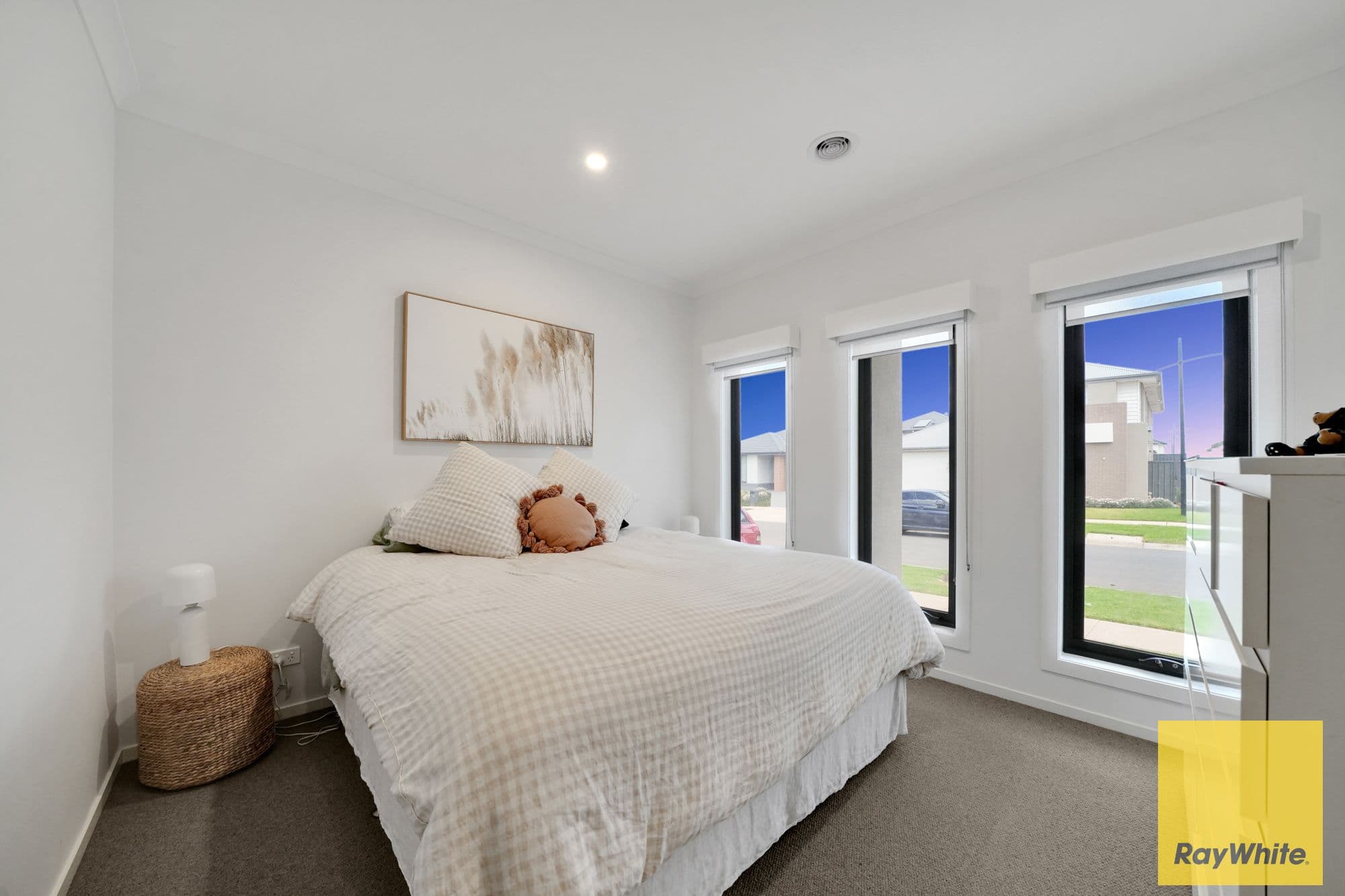 28 Burbidge Street, Truganina VIC 3029, Truganina - Thumbnail 3