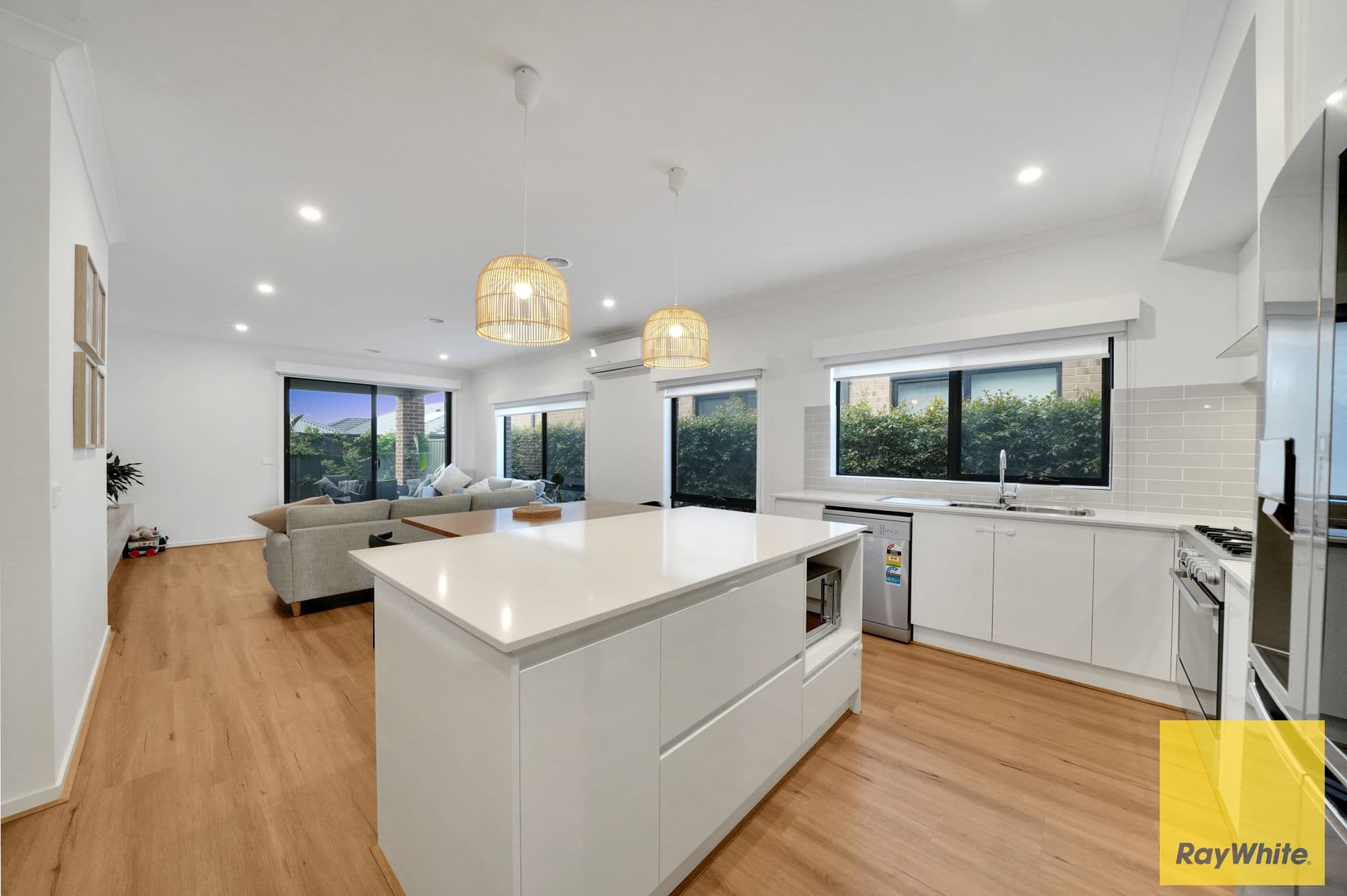 28 Burbidge Street, Truganina VIC 3029, Truganina - Thumbnail 5