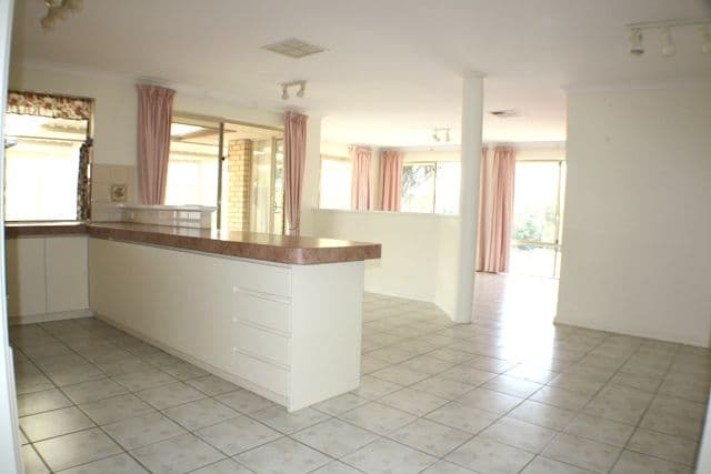 19 Brougham Crescent, ORELIA WA 6167, Orelia - Thumbnail 3